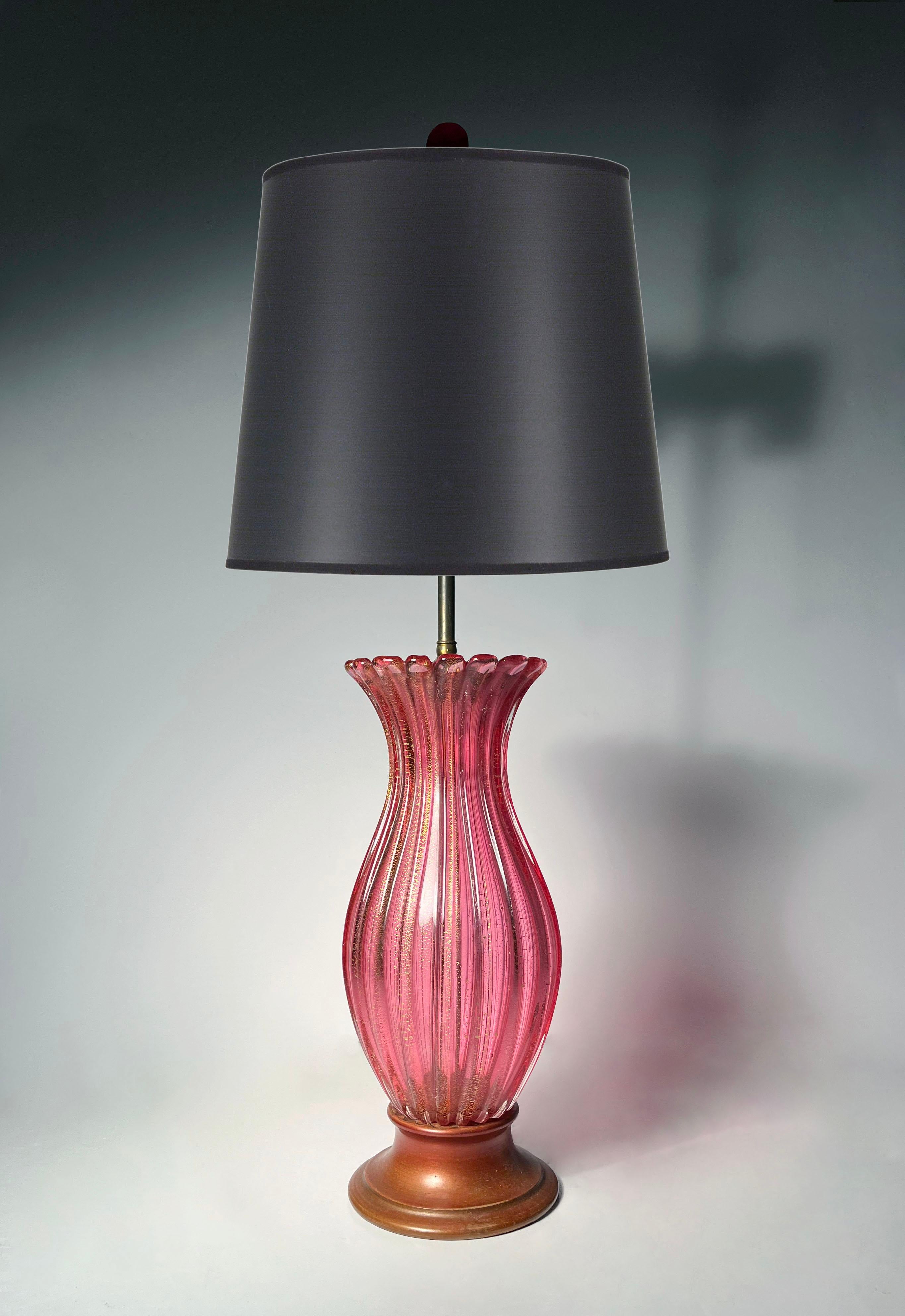 Zwei Lampen aus Murano-Glas von Barovier in der Farbe Cranberry im Angebot 1