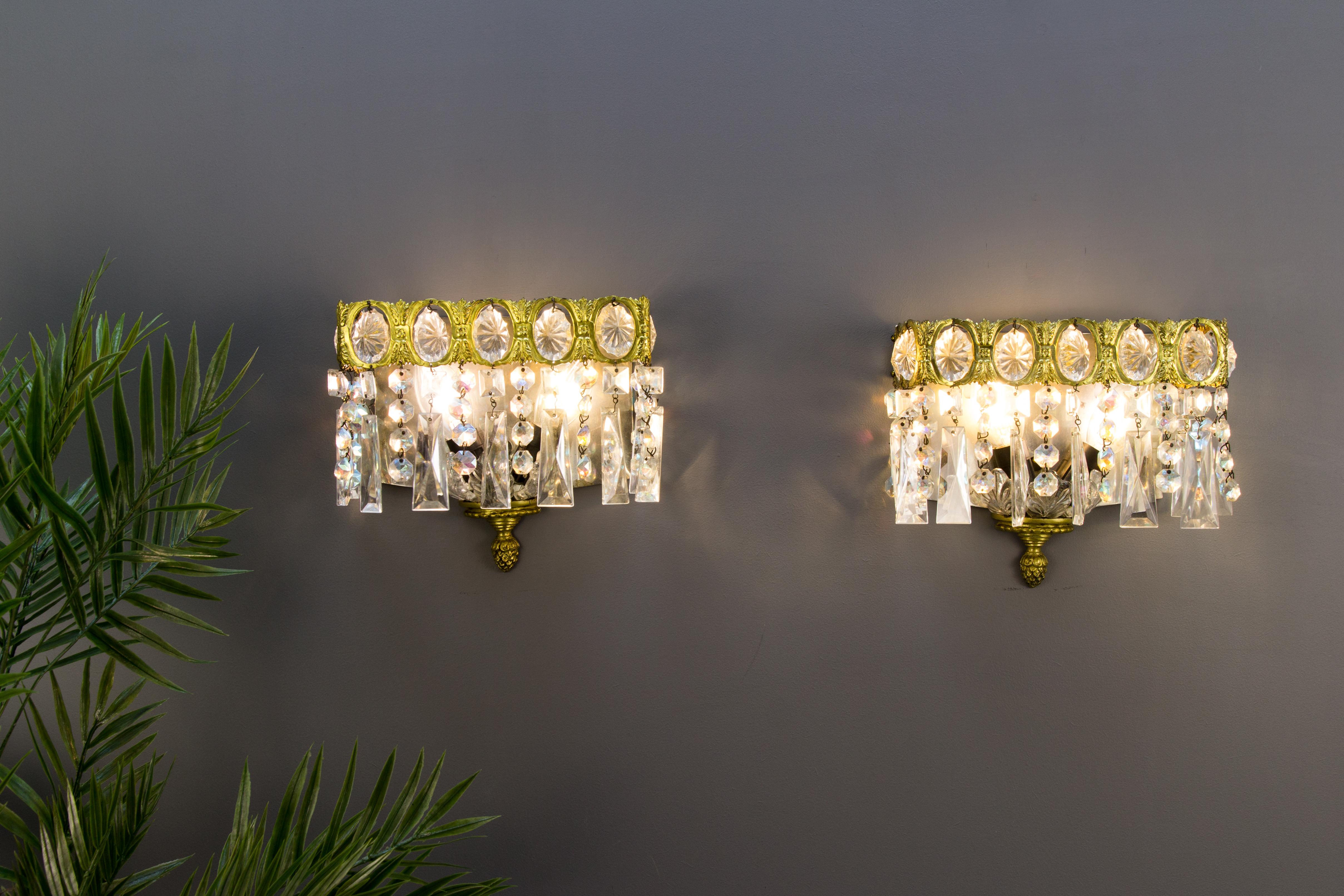 Pair of Italian Vintage Crystal Glass and Brass Sconces For Sale 5