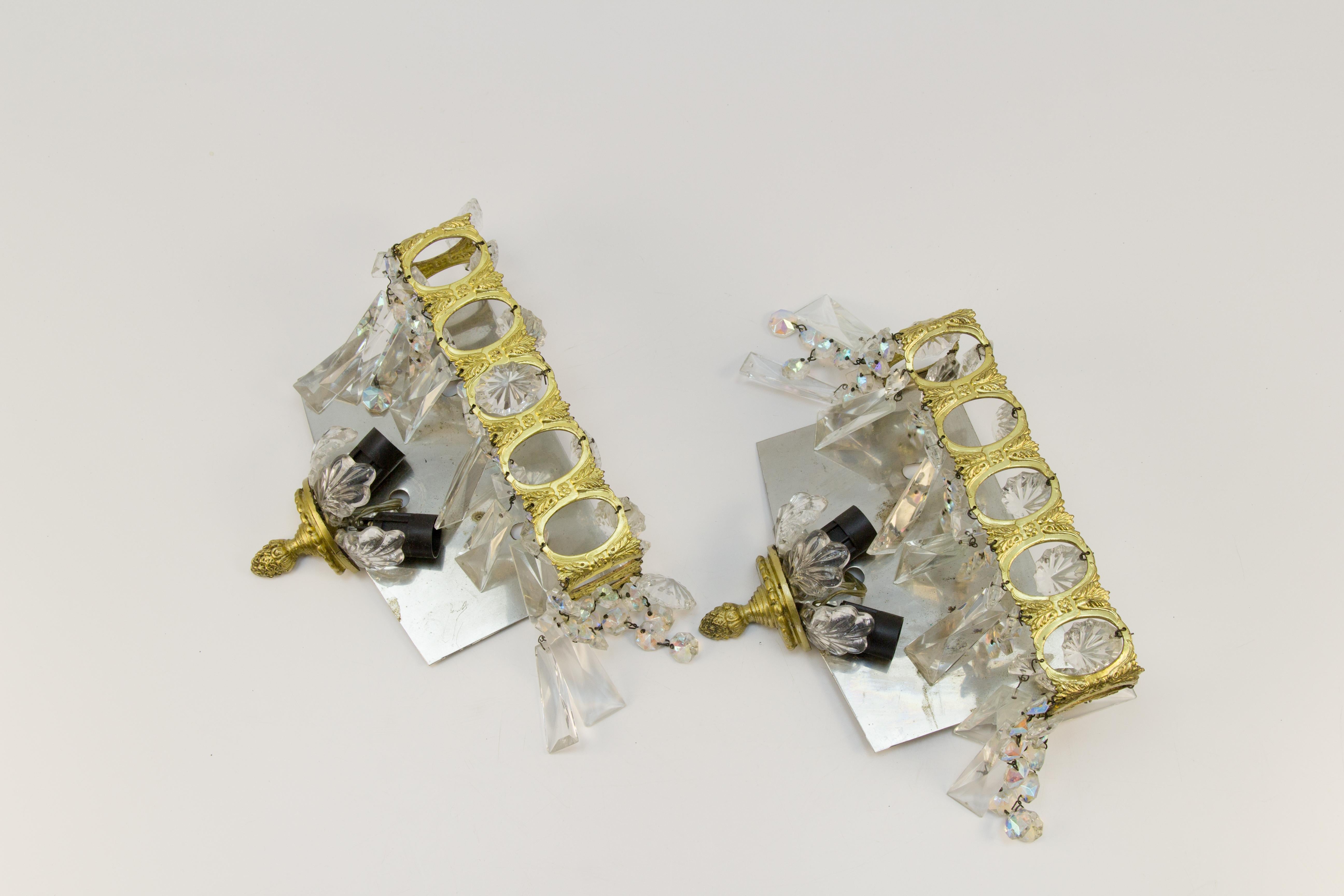Metal Pair of Italian Vintage Crystal Glass and Brass Sconces For Sale