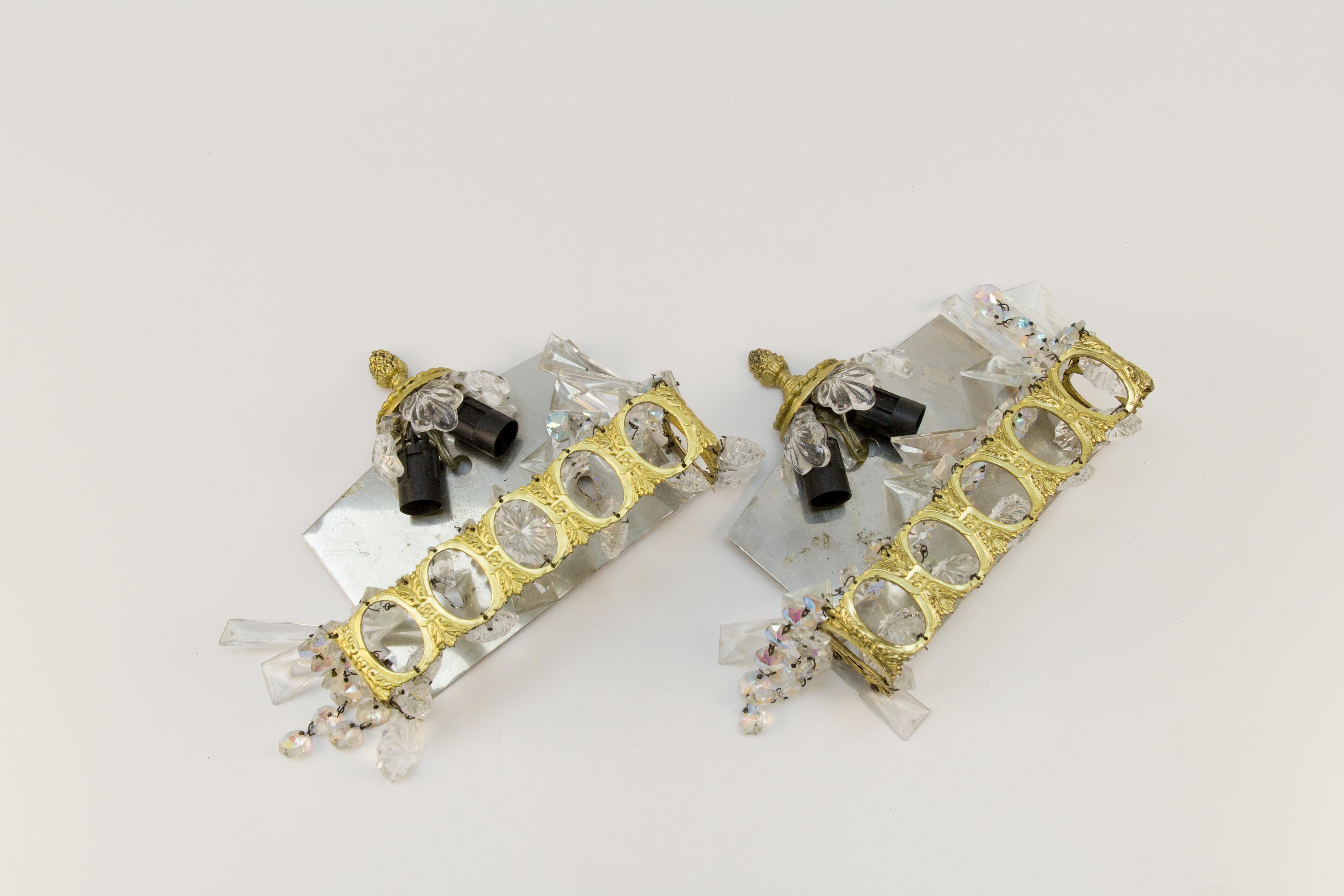 Pair of Italian Vintage Crystal Glass and Brass Sconces For Sale 1
