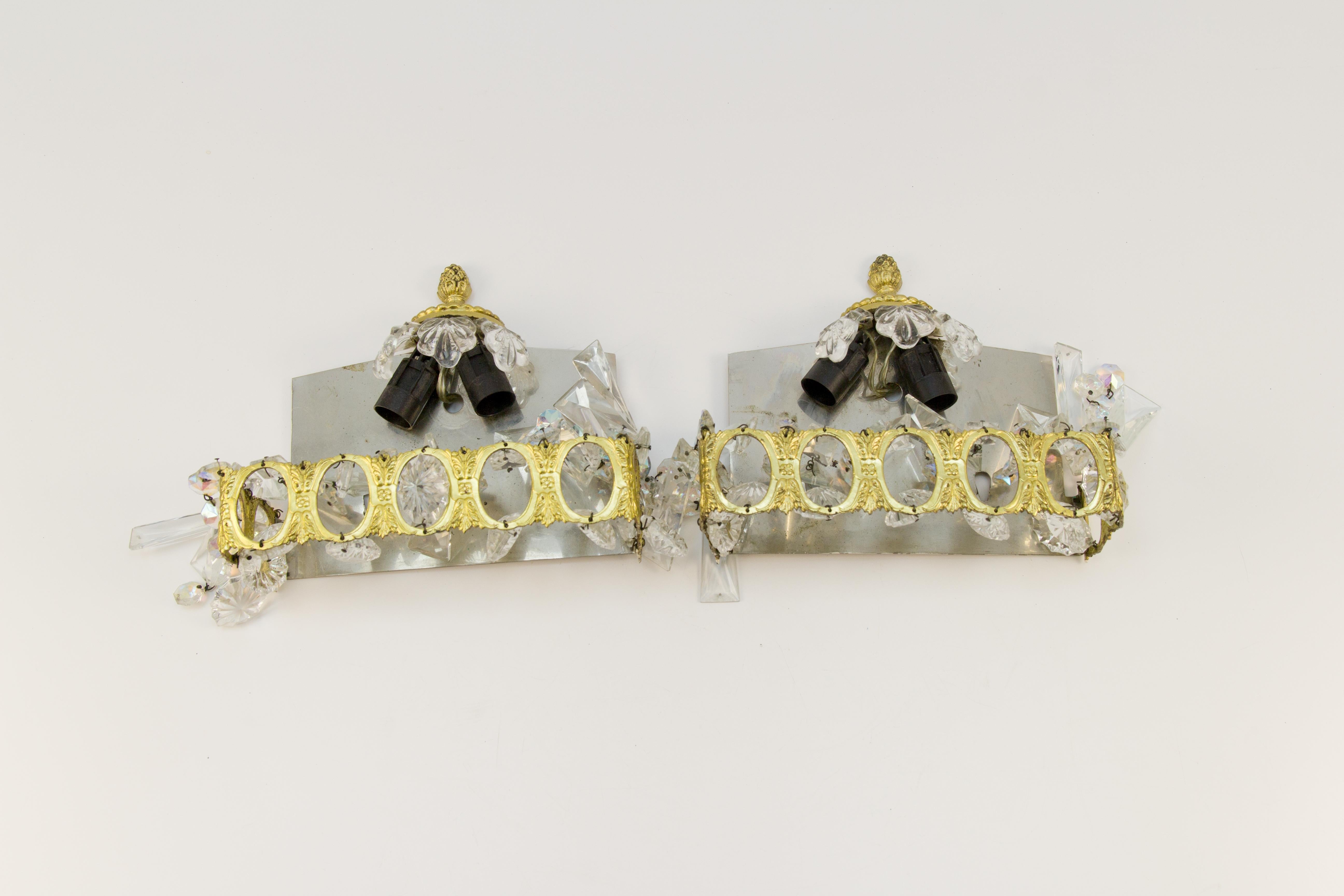 Pair of Italian Vintage Crystal Glass and Brass Sconces For Sale 2