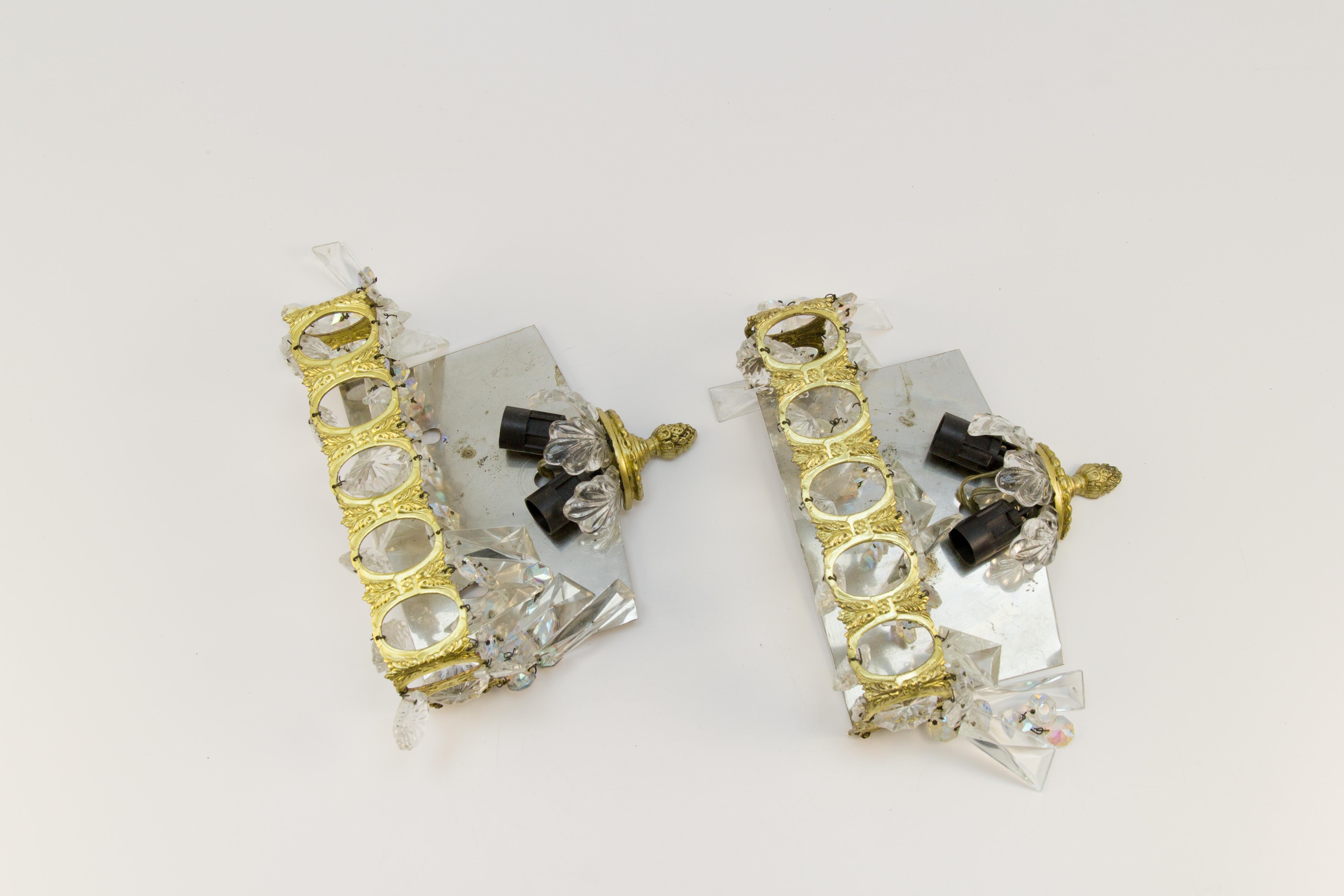 Pair of Italian Vintage Crystal Glass and Brass Sconces For Sale 3