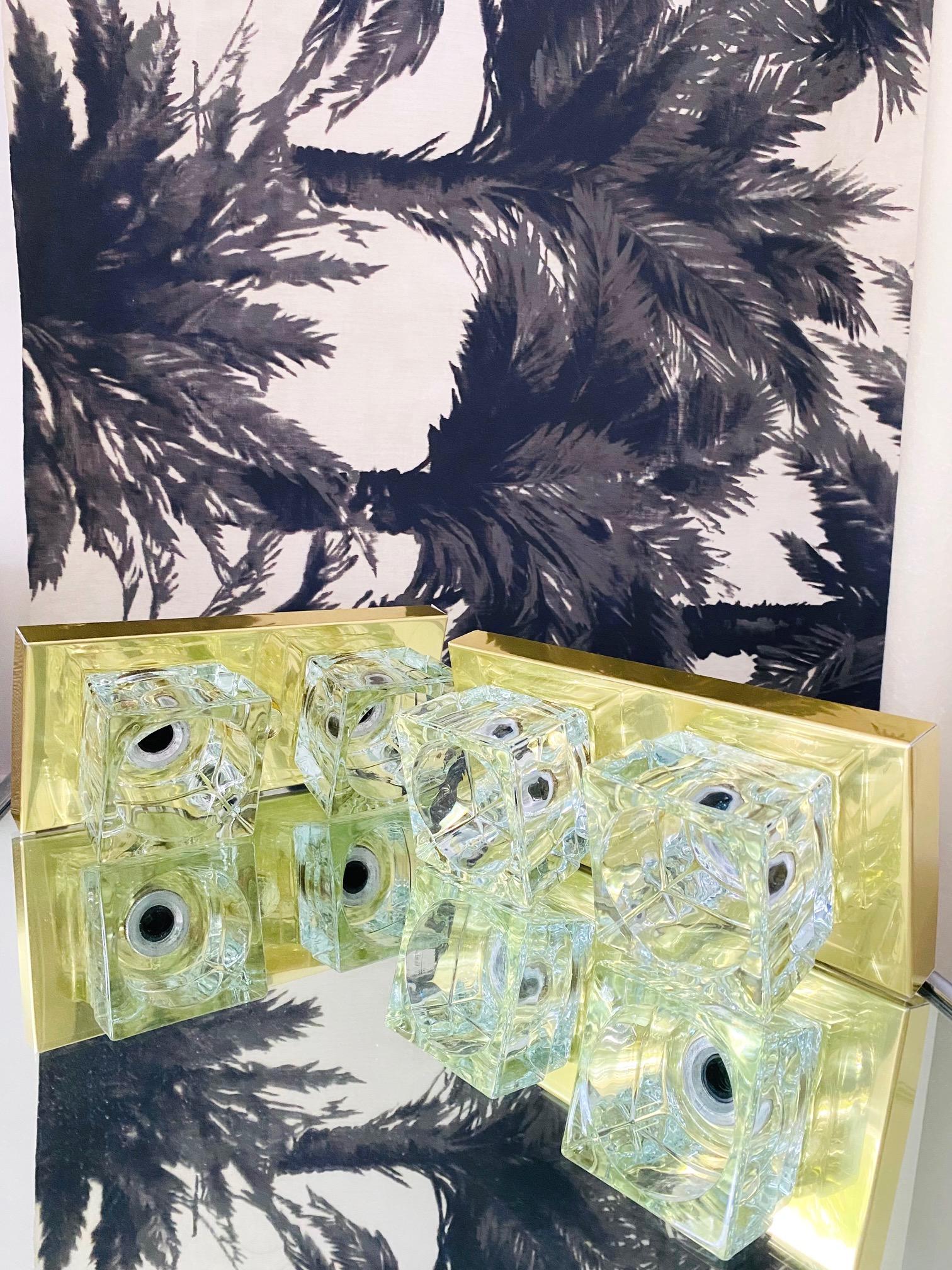 Paire d'appliques cubistes vintage en laiton et verre, Italie, vers les années 1970 Bon état - En vente à Fort Lauderdale, FL
