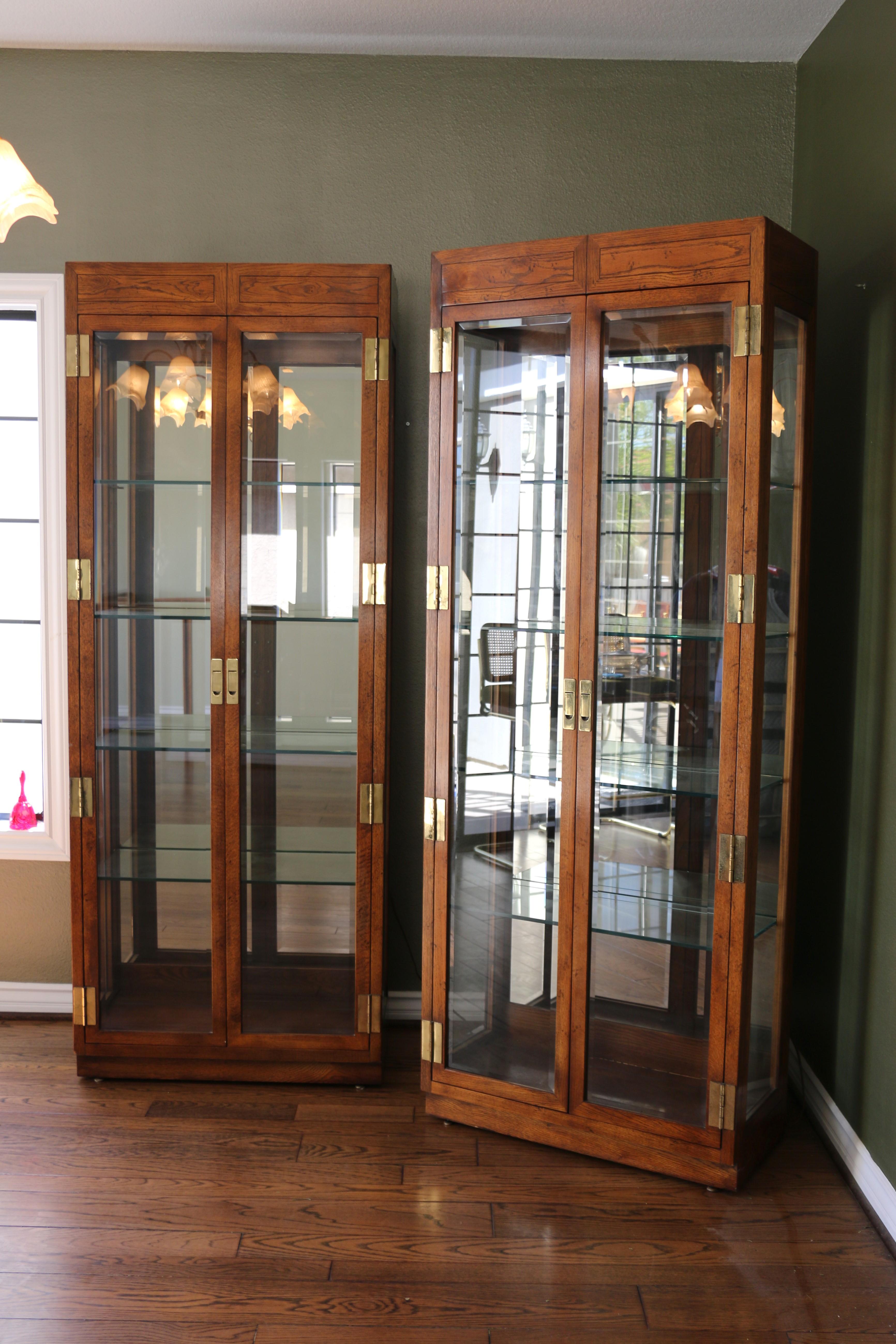 American Pair of Vintage Curio Display Cabinets Campaign Style by Henredon, 1980s