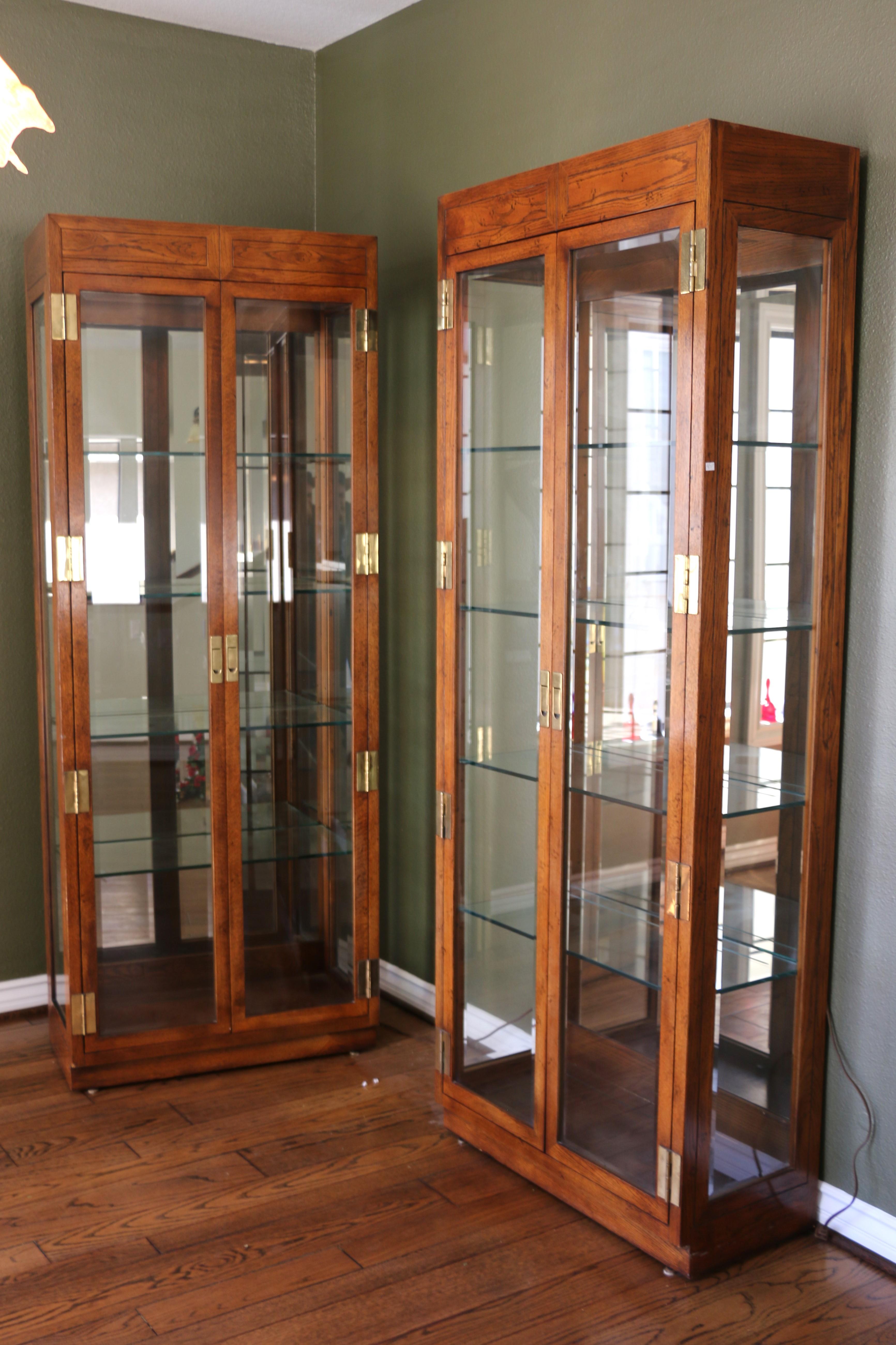 Late 20th Century Pair of Vintage Curio Display Cabinets Campaign Style by Henredon, 1980s