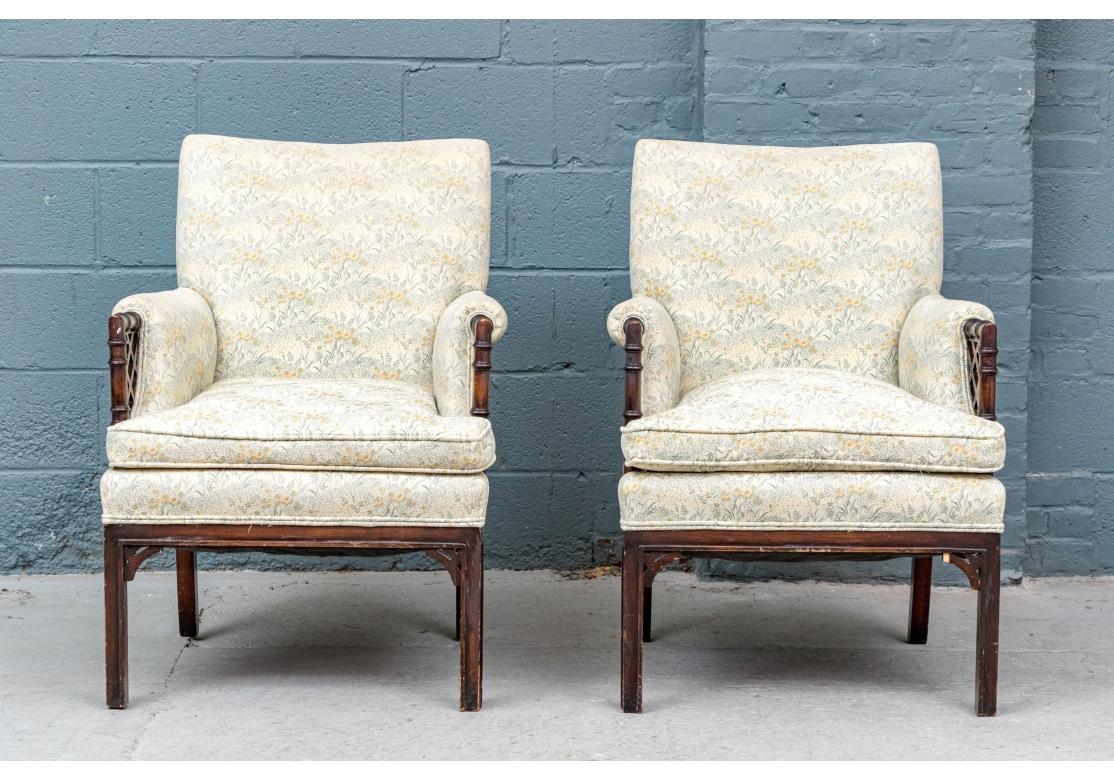 Sconosciuto Coppia di sedie da club cinesi su misura vintage in stile chippendale imbottite in vendita