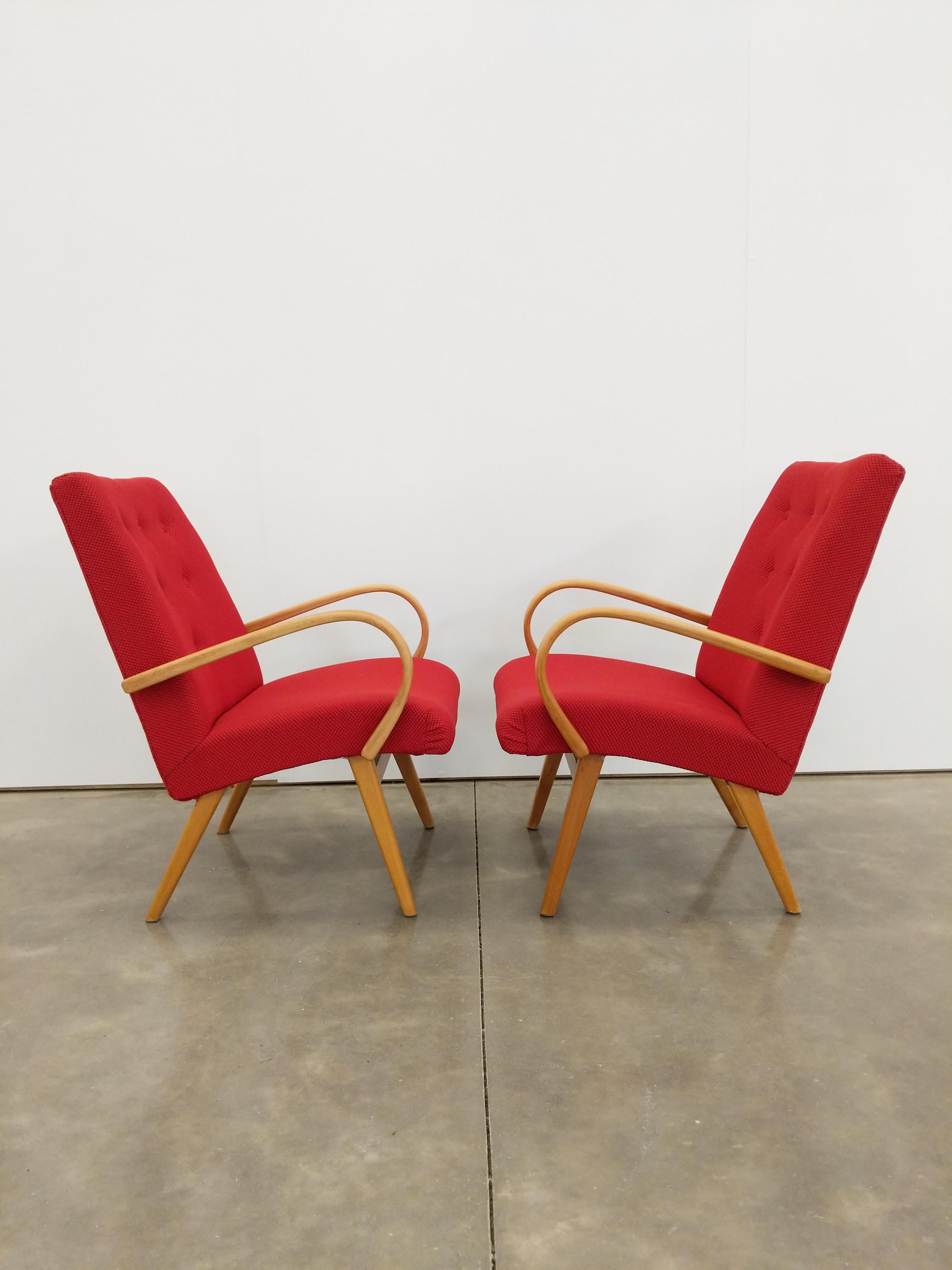 Pair of authentic vintage Czech mid century modern lounge chairs.

Model 53 designed by Jaroslav Smidek for TON.

This set is in great vintage condition with brand new Knoll upholstery and few signs of age-related wear (see photos).

If you would