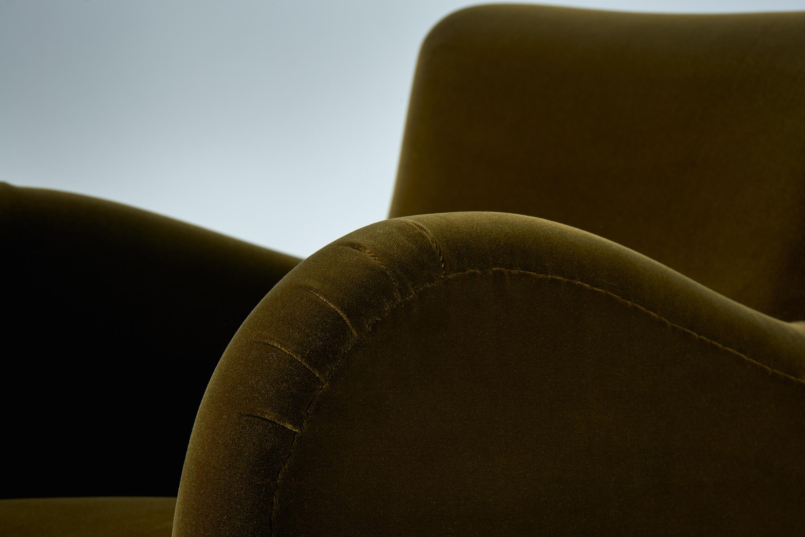 Danois Paire de fauteuils de salon danois vintage en velours des années 1940 en vente