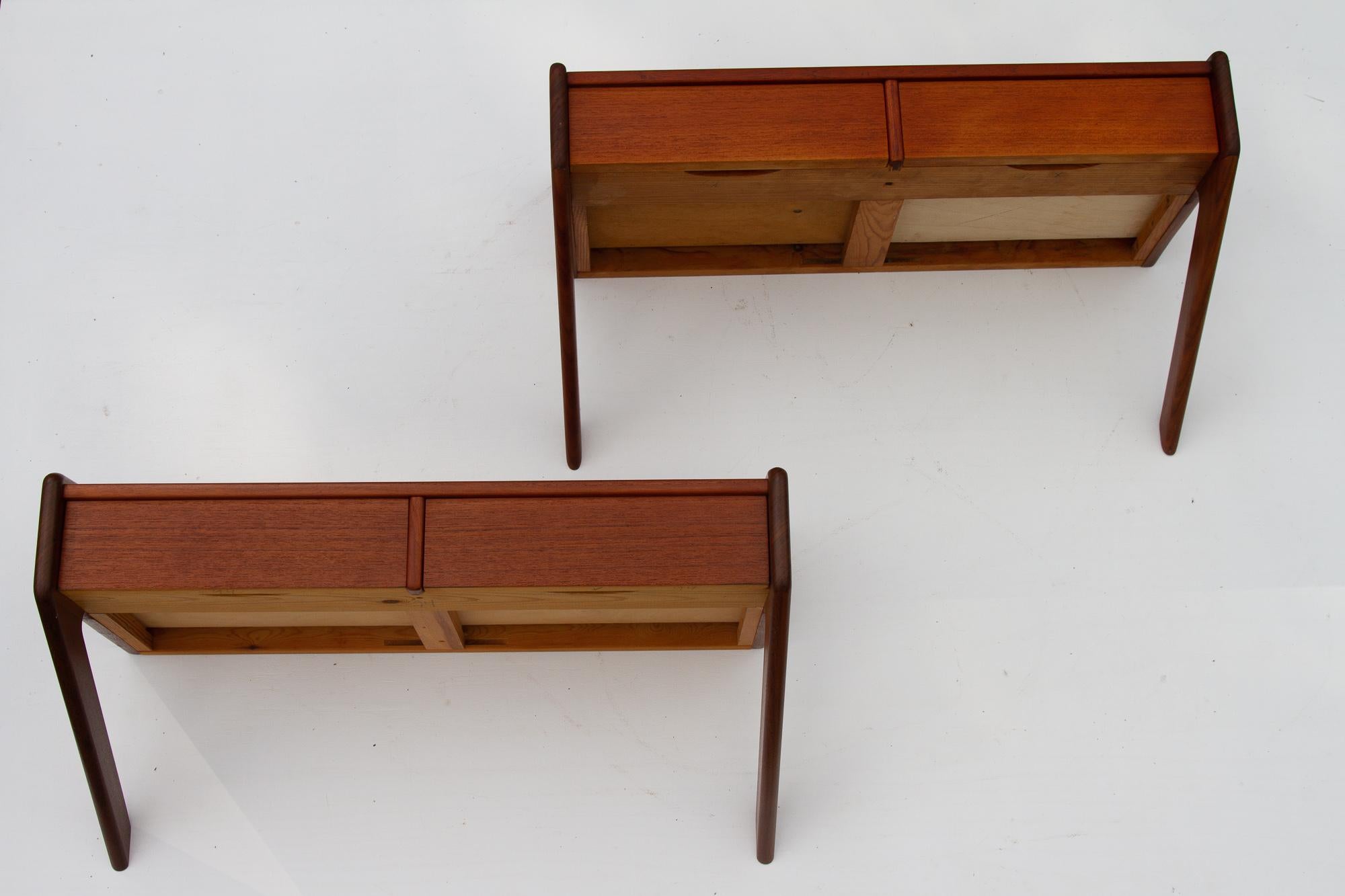 Pair of vintage Danish bedside tables by Ølhom, 1960s
Set of two beautiful wall mounted / floating bed side tables with two drawers designed by Danish designer Sigfred Omann and manufactured by Ølhom Møbelfabrik, Denmark.
High quality
