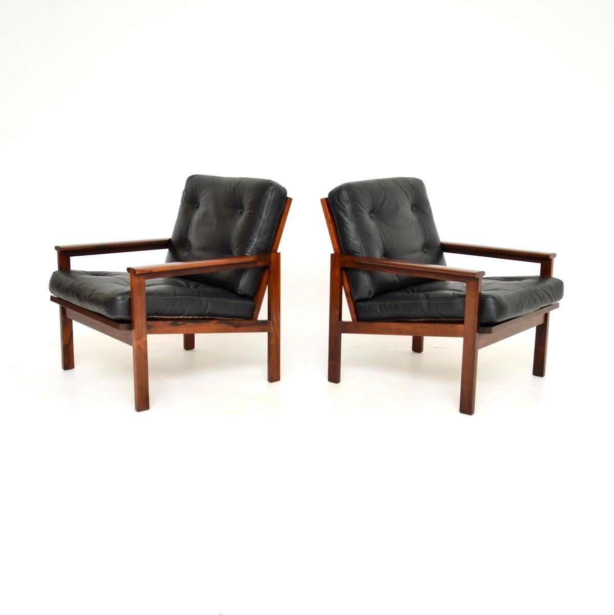 Mid-Century Modern Paire de fauteuils danois vintage Capella par Illum Wikkelso en vente