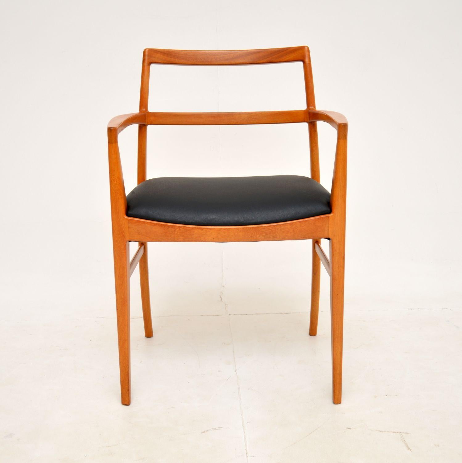 Pair of Vintage Danish Carver Chairs by Arne Vodder for Sibast For Sale 6