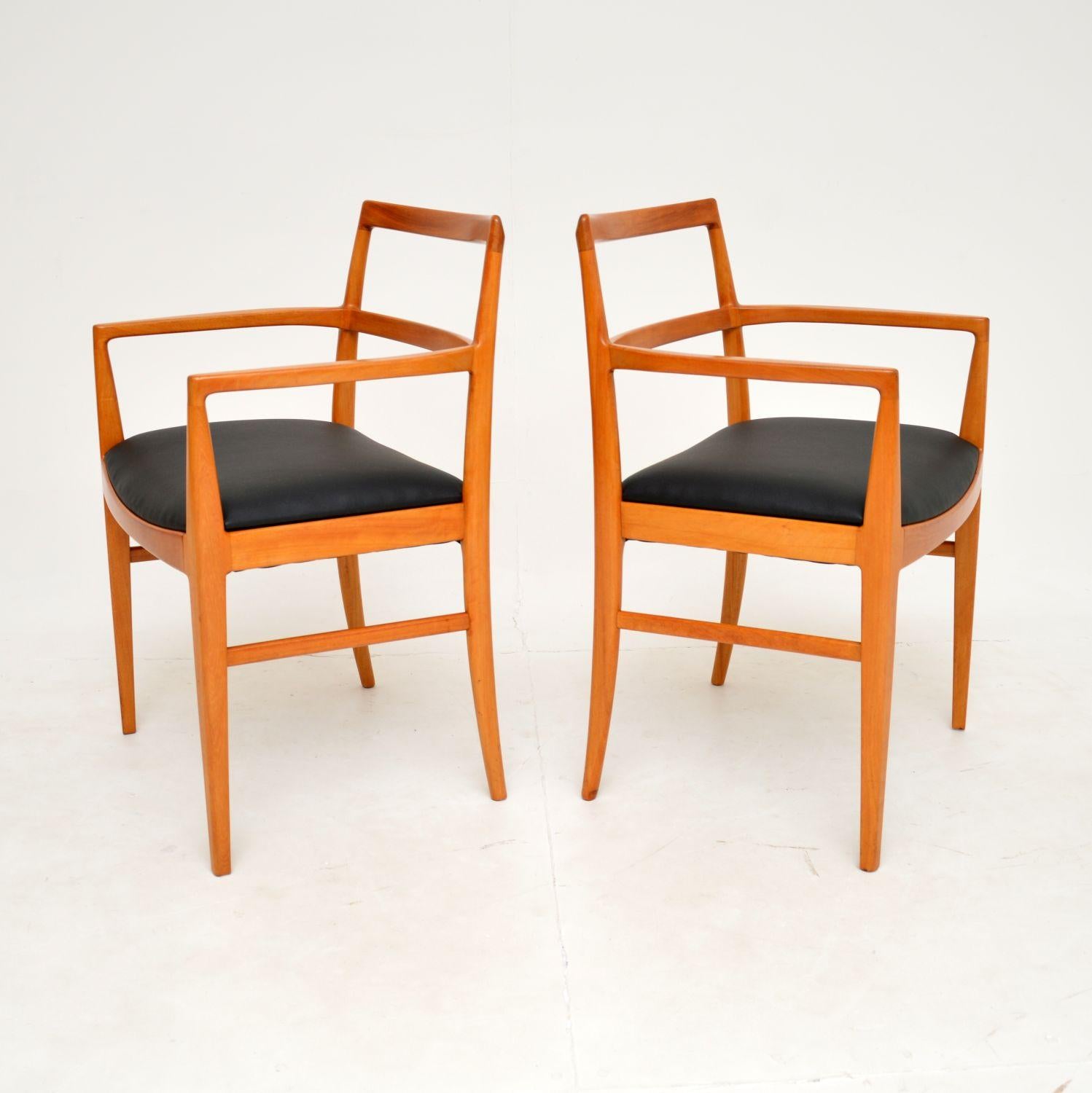 Mid-Century Modern Pair of Vintage Danish Carver Chairs by Arne Vodder for Sibast For Sale