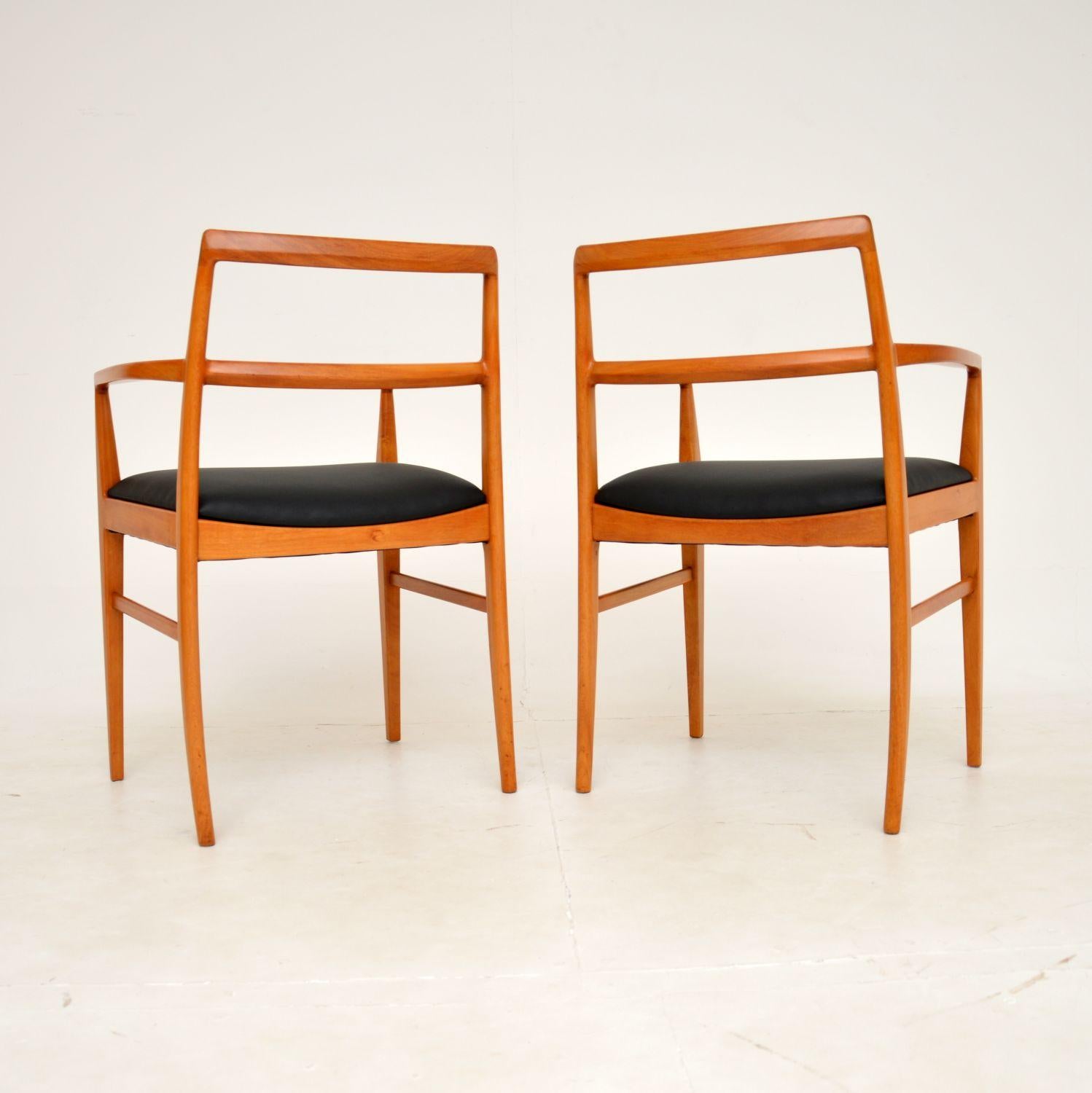 Pair of Vintage Danish Carver Chairs by Arne Vodder for Sibast In Good Condition For Sale In London, GB