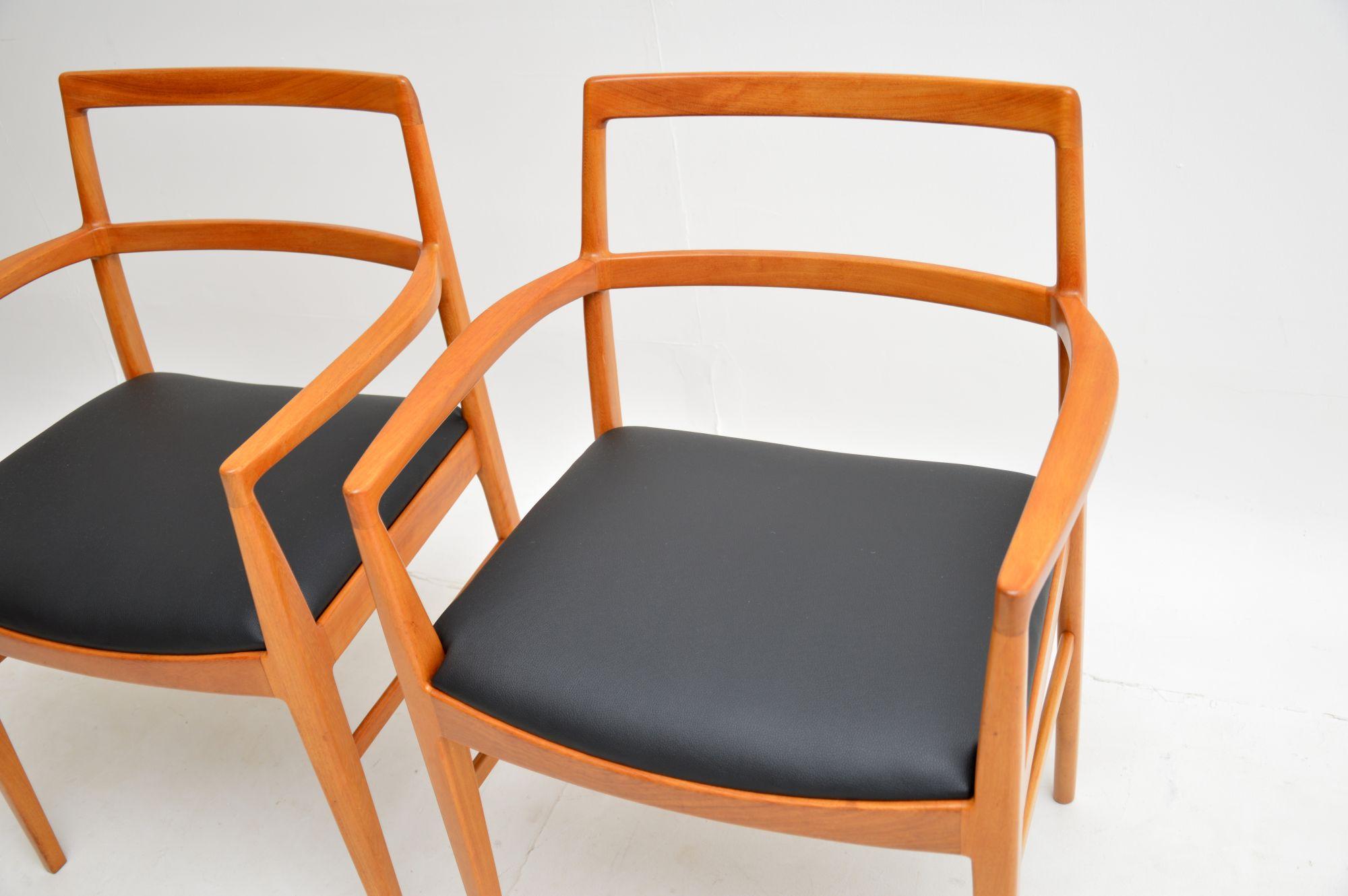 Pair of Vintage Danish Carver Chairs by Arne Vodder for Sibast For Sale 1