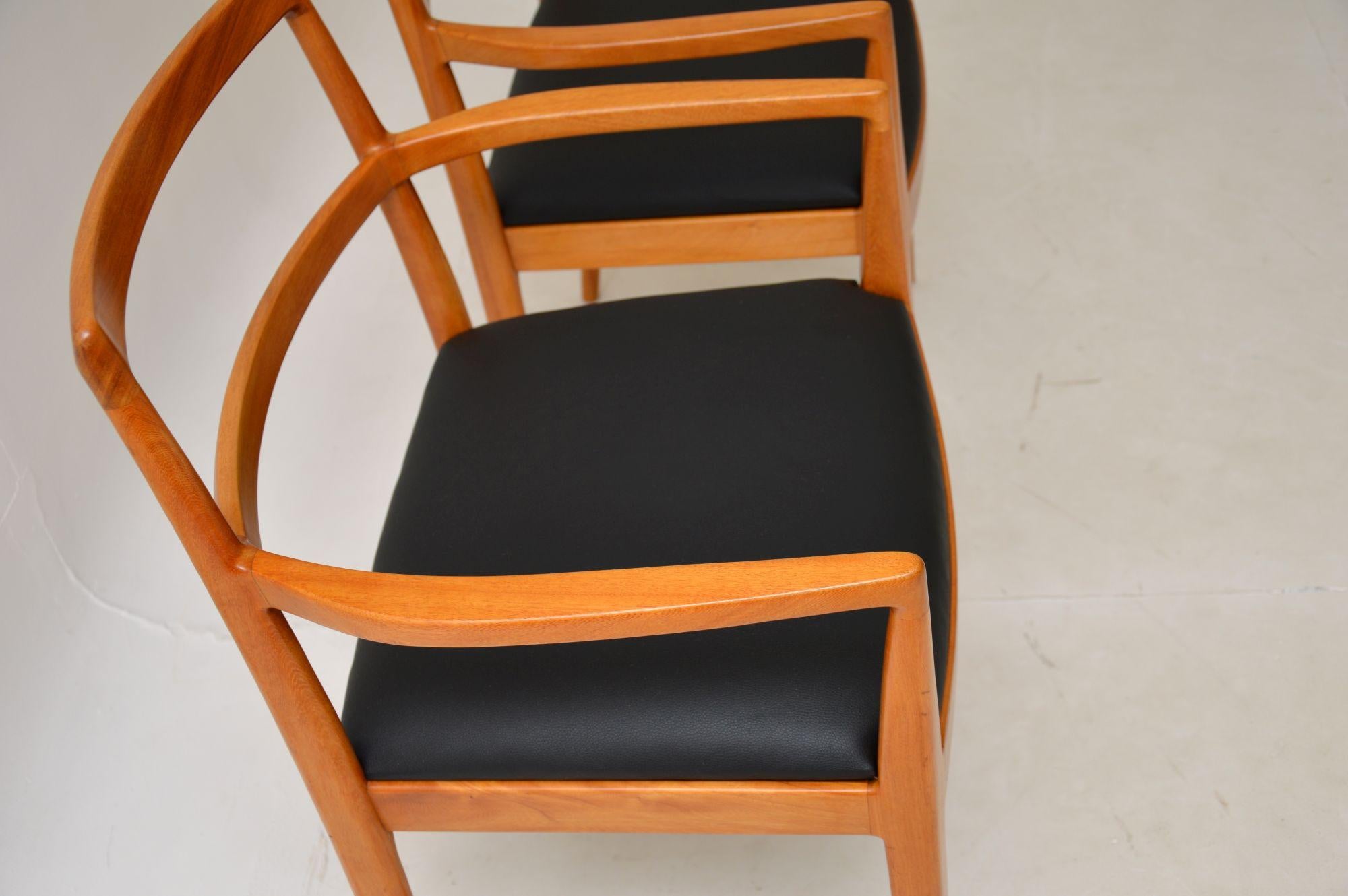 Pair of Vintage Danish Carver Chairs by Arne Vodder for Sibast For Sale 2