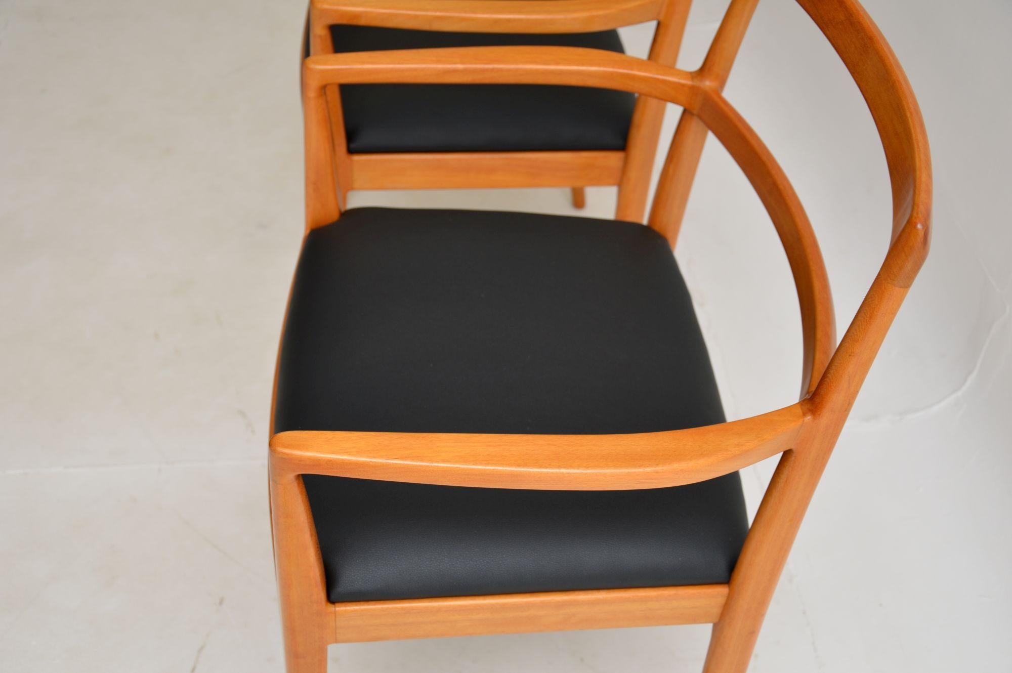 Pair of Vintage Danish Carver Chairs by Arne Vodder for Sibast For Sale 4