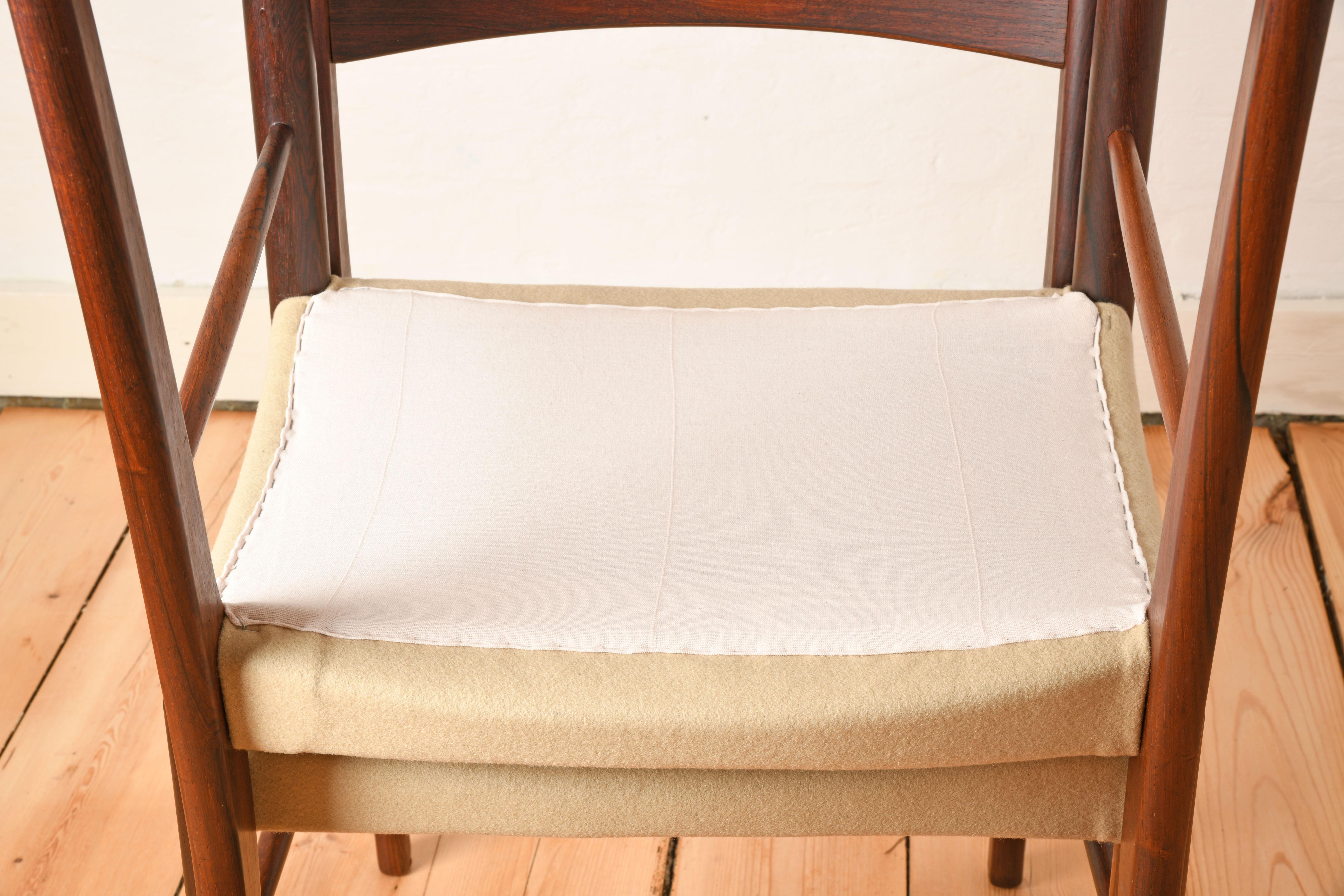 Pair of vintage danish chairs from the sixties, upholstered with wool. For Sale 11