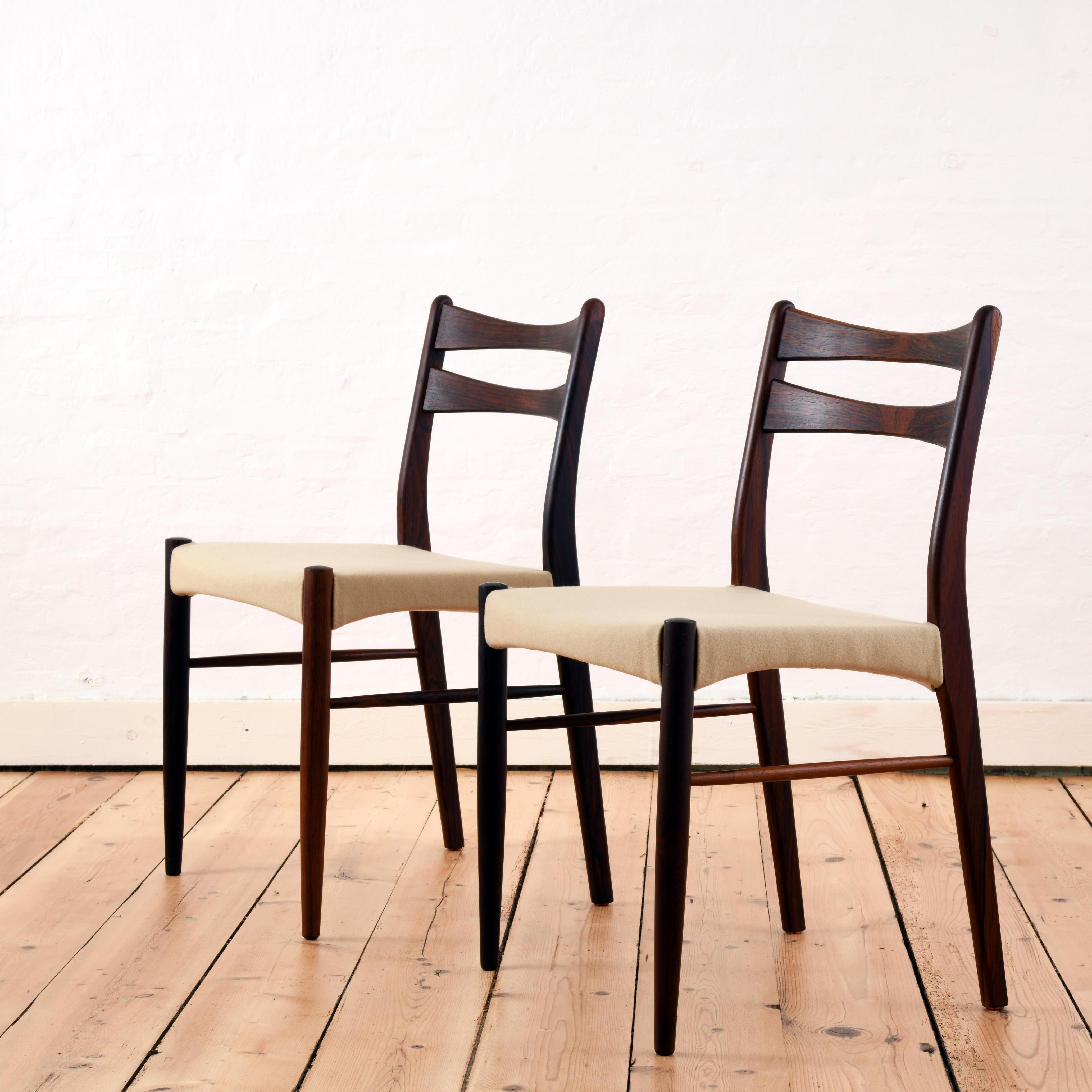 Scandinavian Modern Pair of vintage danish chairs from the sixties, upholstered with wool. For Sale