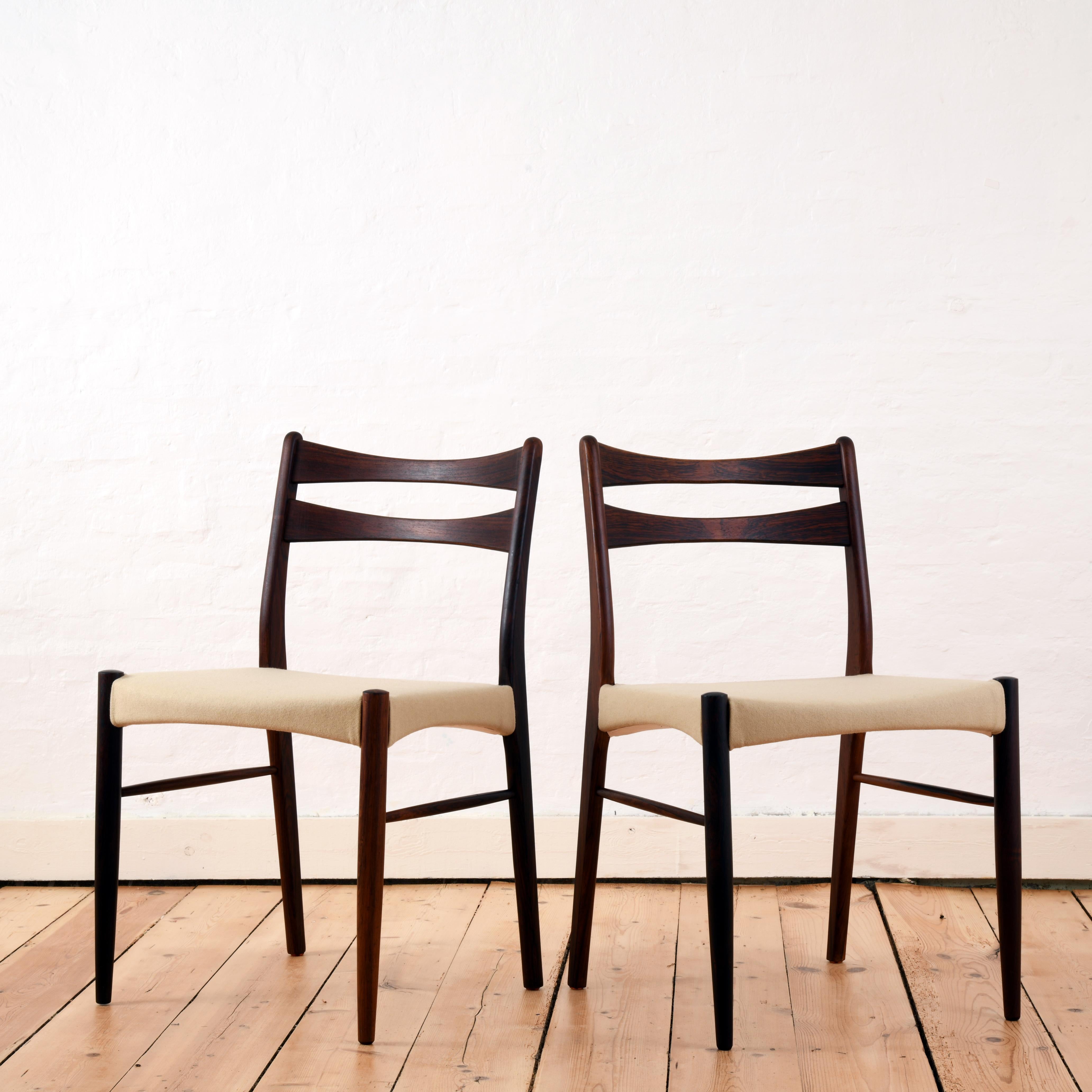 Pair of vintage danish chairs from the sixties, upholstered with wool. In Good Condition For Sale In SAINT-YRIEIX-SUR-CHARENTE, FR