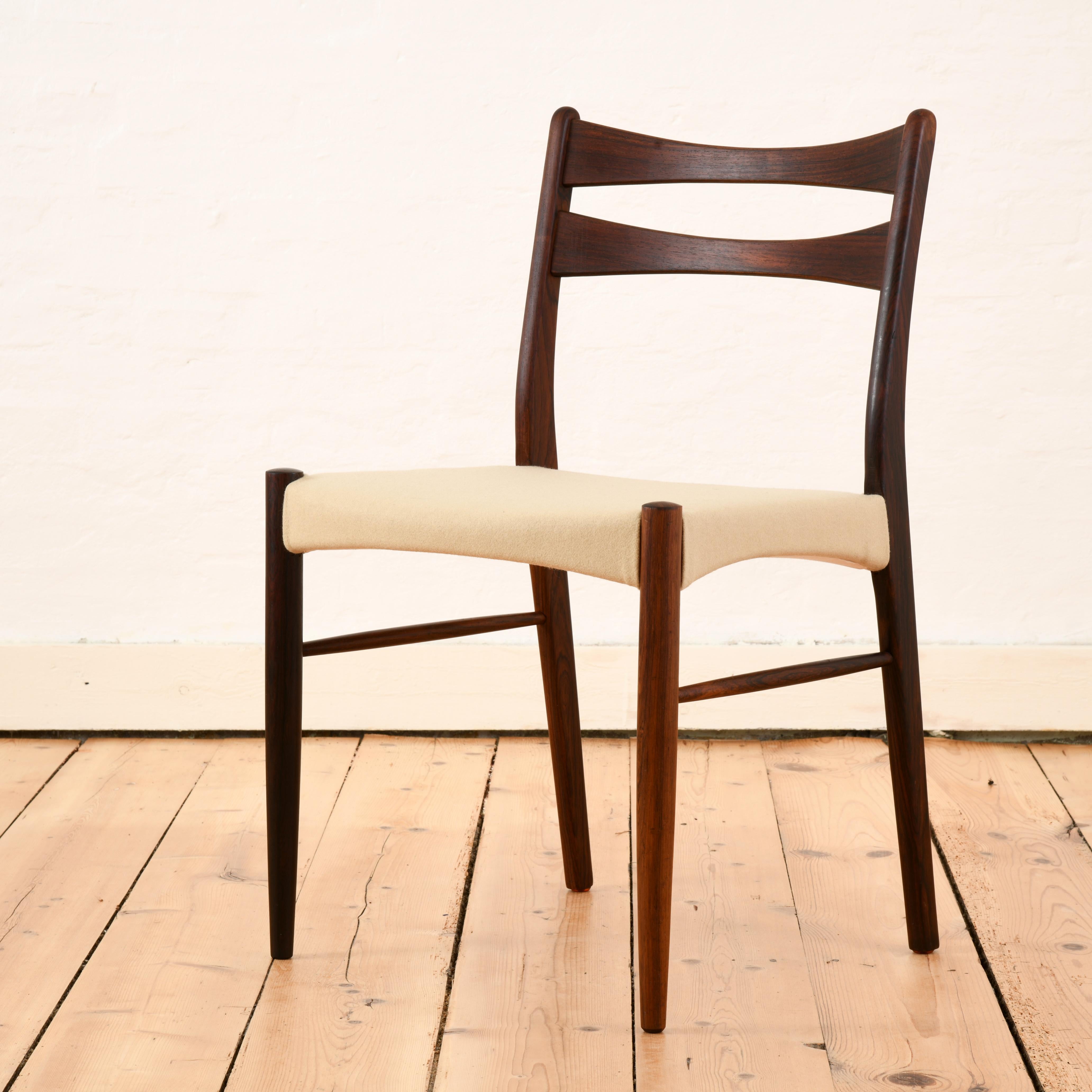 Wool Pair of vintage danish chairs from the sixties, upholstered with wool. For Sale