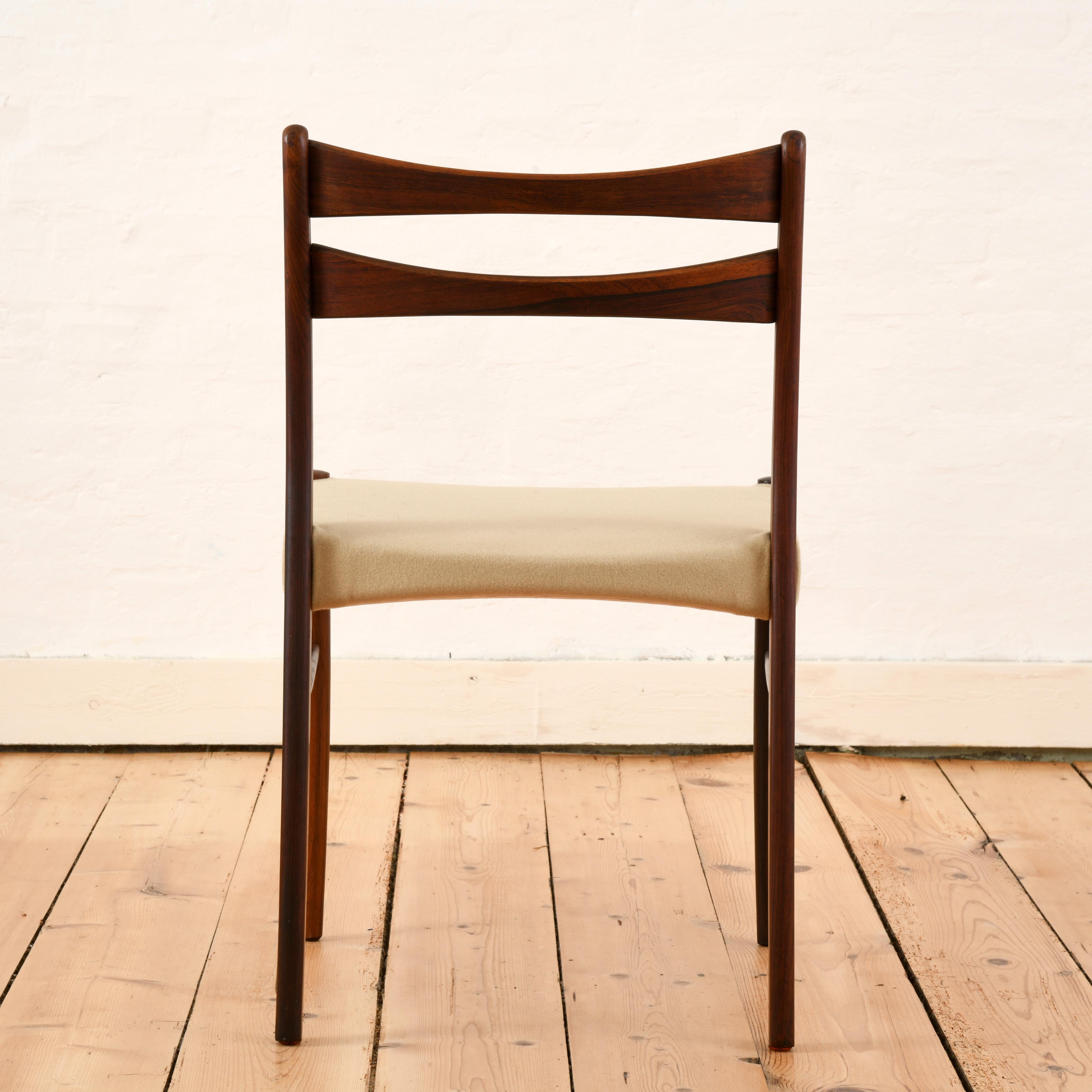 Pair of vintage danish chairs from the sixties, upholstered with wool. For Sale 2