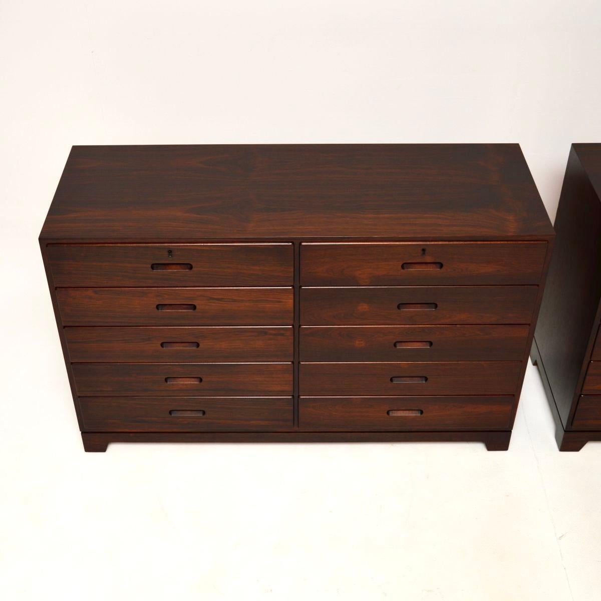 Legno Coppia di cassapanche danesi vintage di Kai Winding in vendita