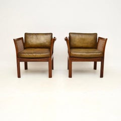 Pareja de sillones daneses vintage de cuero y caña de Illum Wikkelso