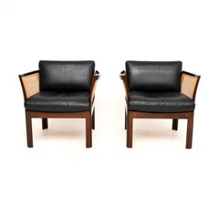 Paire de fauteuils danois vintage en cuir et rotin par Illum Wikkelso