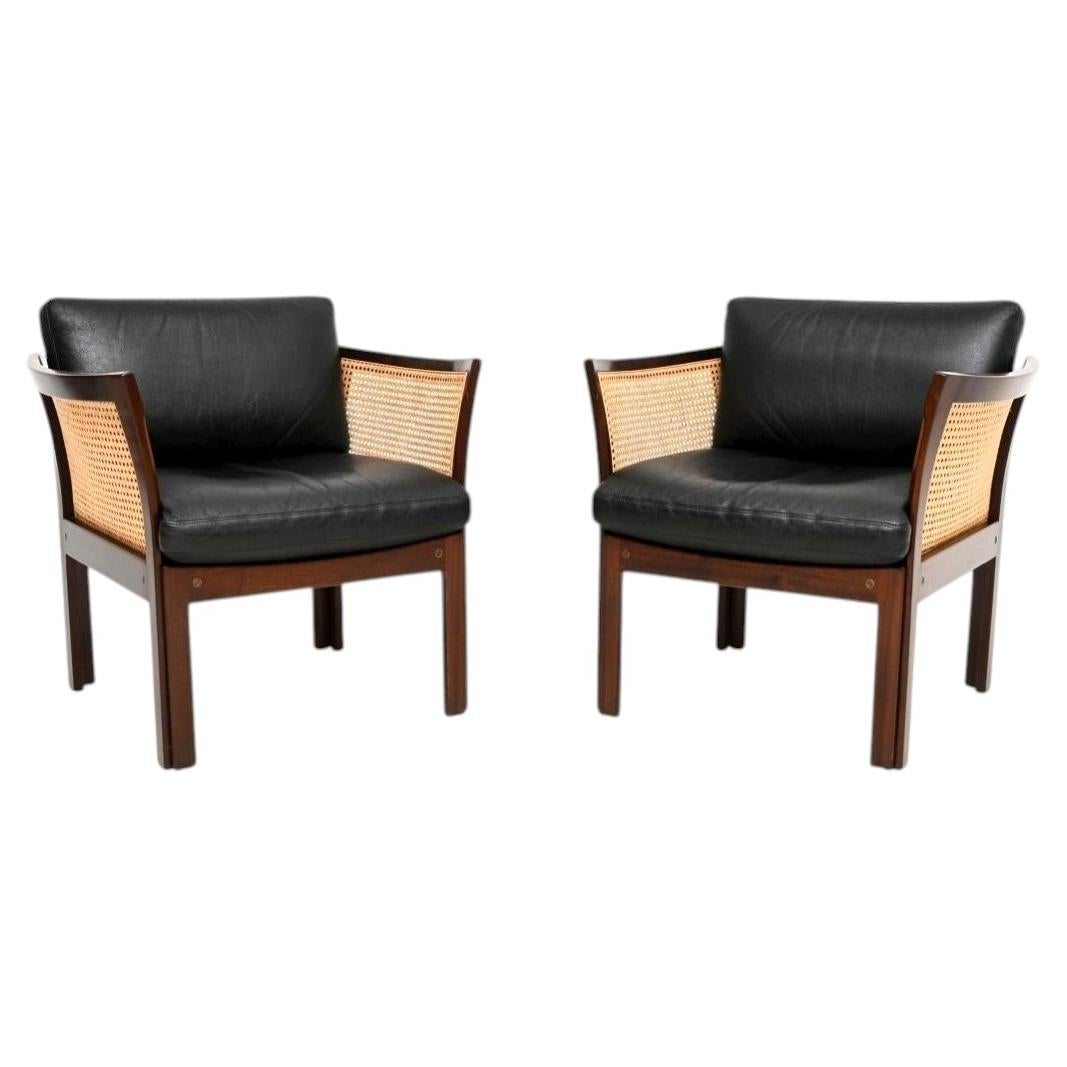Paire de fauteuils danois vintage en cuir et rotin par Illum Wikkelso en vente