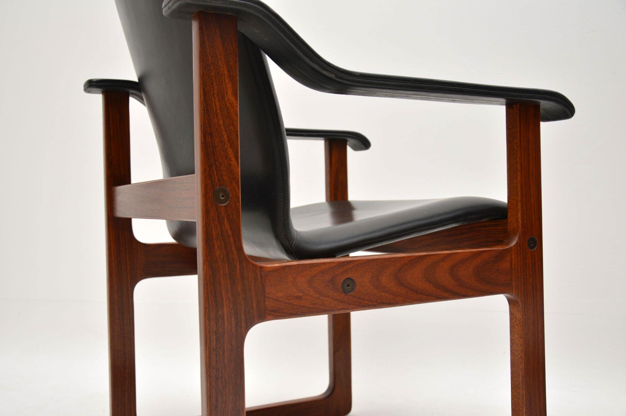 Paire de fauteuils danois vintage en cuir en vente 4