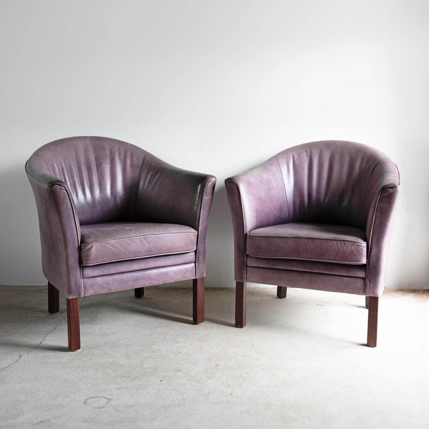 Mid-Century Modern Pair Of Vintage Danish Lilac Leather Armchairs By Lars Kalmar For Mogens Hansen For Sale