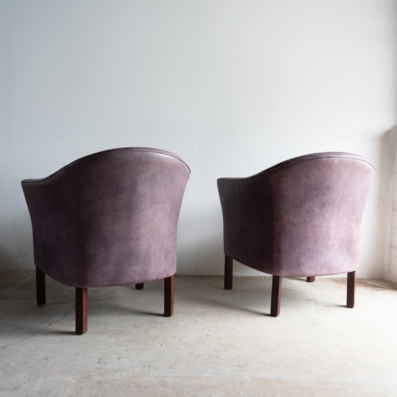 Hand-Crafted Pair Of Vintage Danish Lilac Leather Armchairs By Lars Kalmar For Mogens Hansen For Sale