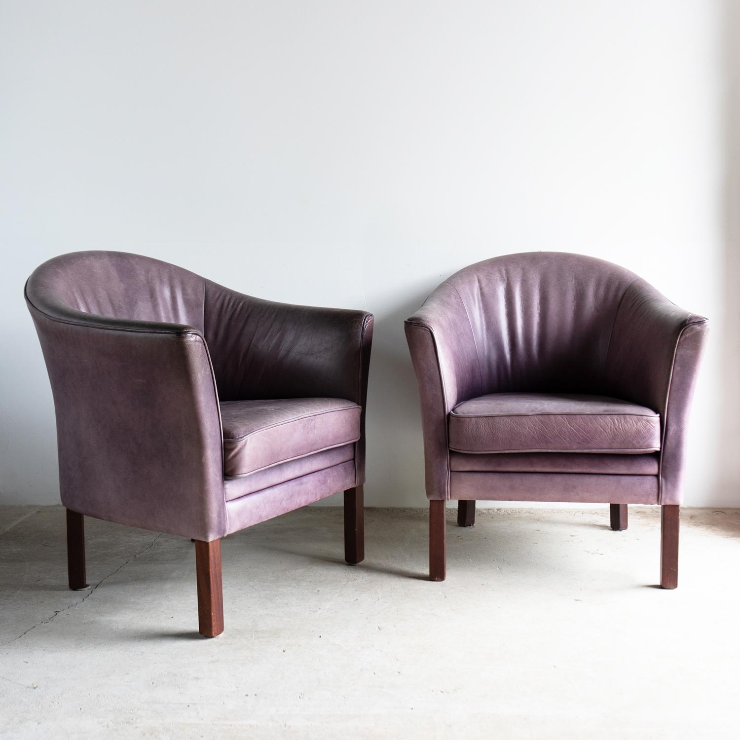 Late 20th Century Pair Of Vintage Danish Lilac Leather Armchairs By Lars Kalmar For Mogens Hansen For Sale