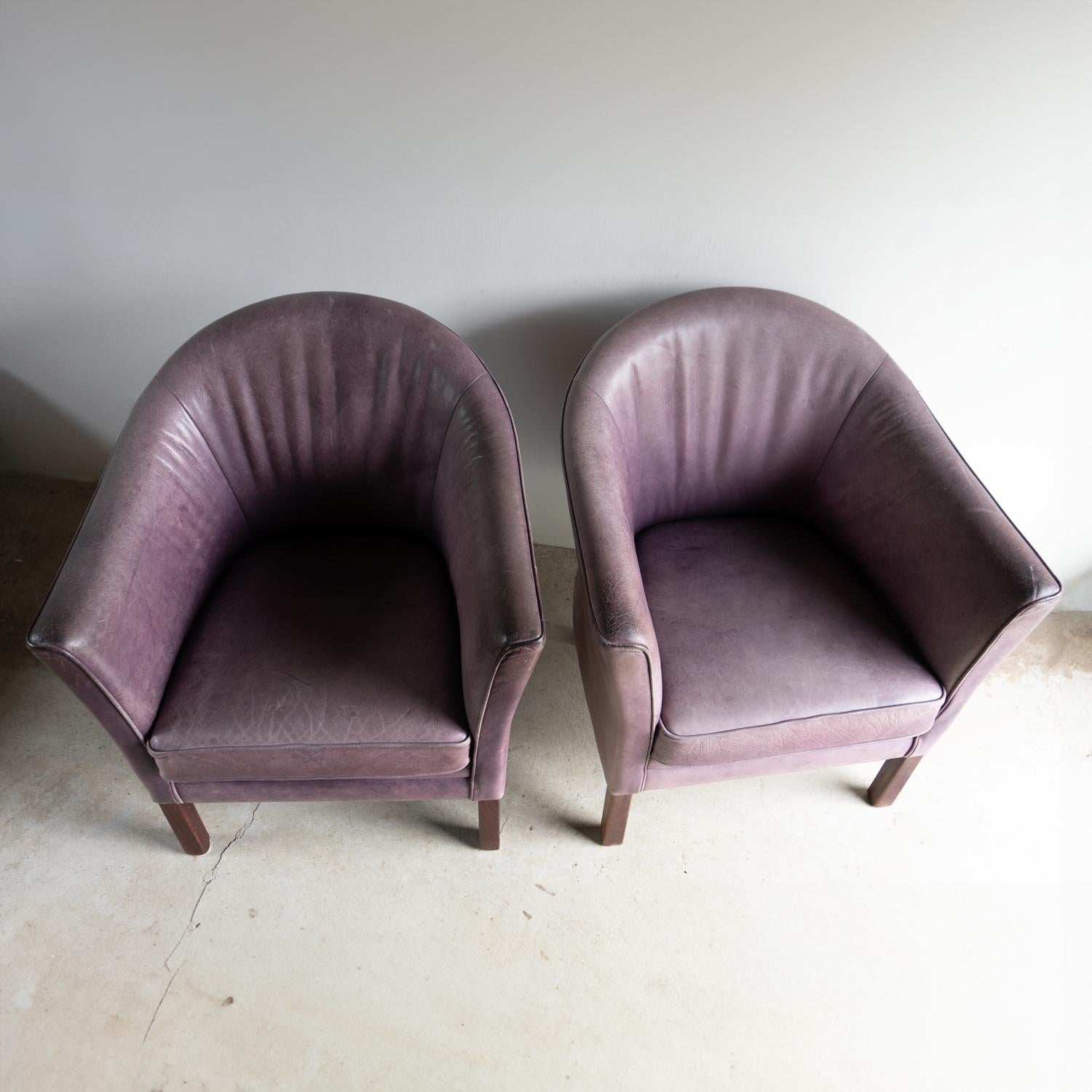 Pair Of Vintage Danish Lilac Leather Armchairs By Lars Kalmar For Mogens Hansen For Sale 3