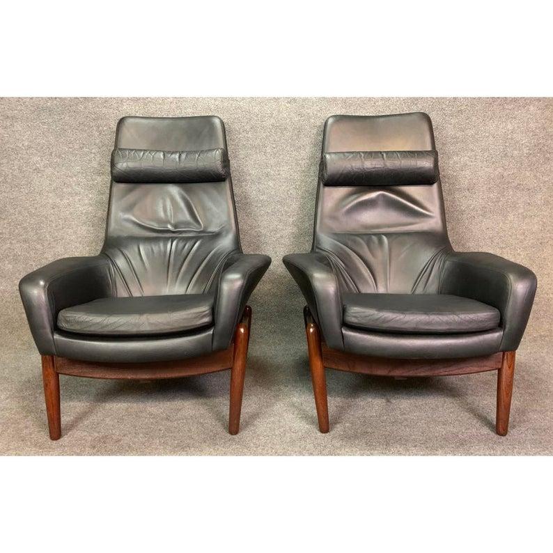 Here is a very rare pair of Danish modern lounge chairs model PD30 and their ottoman in African teak and leather designed by master Ib Kofod Larsen and manufactured by Povl Dinesen in Denmark in the 1950s.
This exclusive and comfortable chairs,