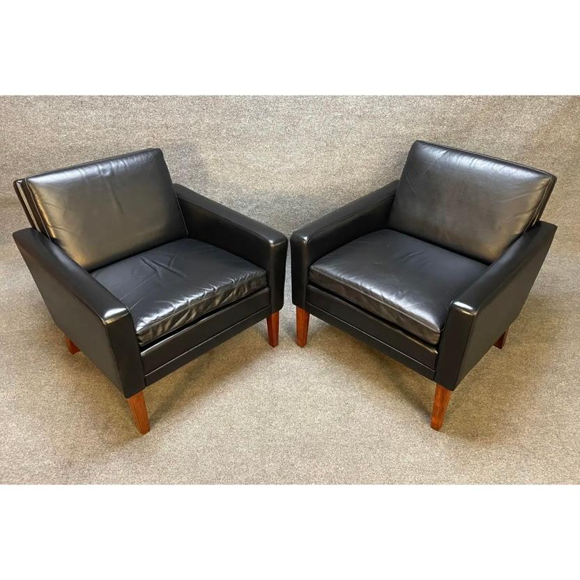Pair of Vintage Danish Mid-Century Modern Club Chairs in Leather and Rosewood In Excellent Condition In San Marcos, CA
