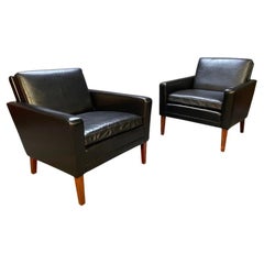 Pair of Vintage Danish Mid-Century Modern Club Chairs in Leather and Rosewood
