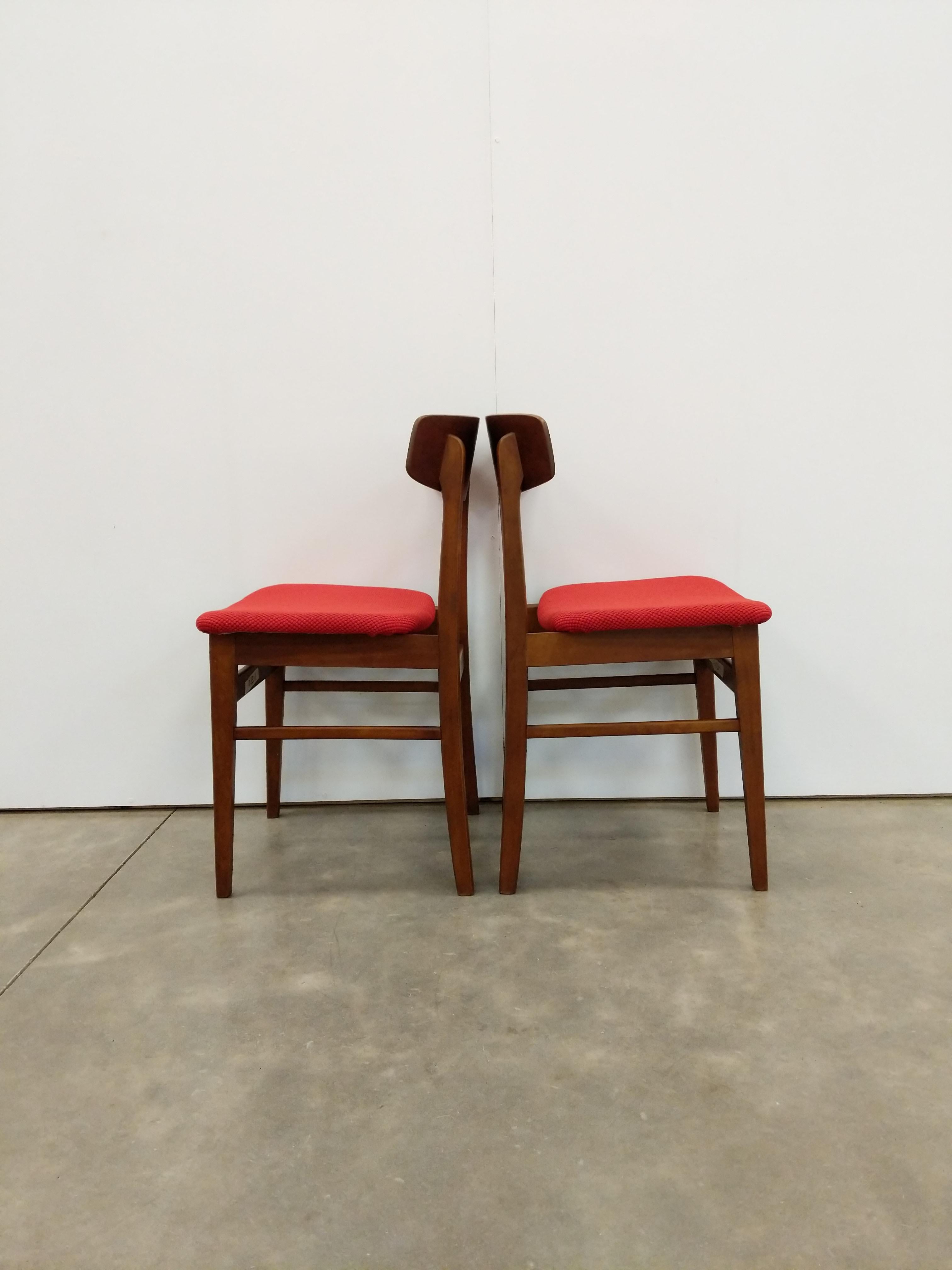Pair of Vintage Danish Mid Century Modern Dining Chairs (Dänisch) im Angebot