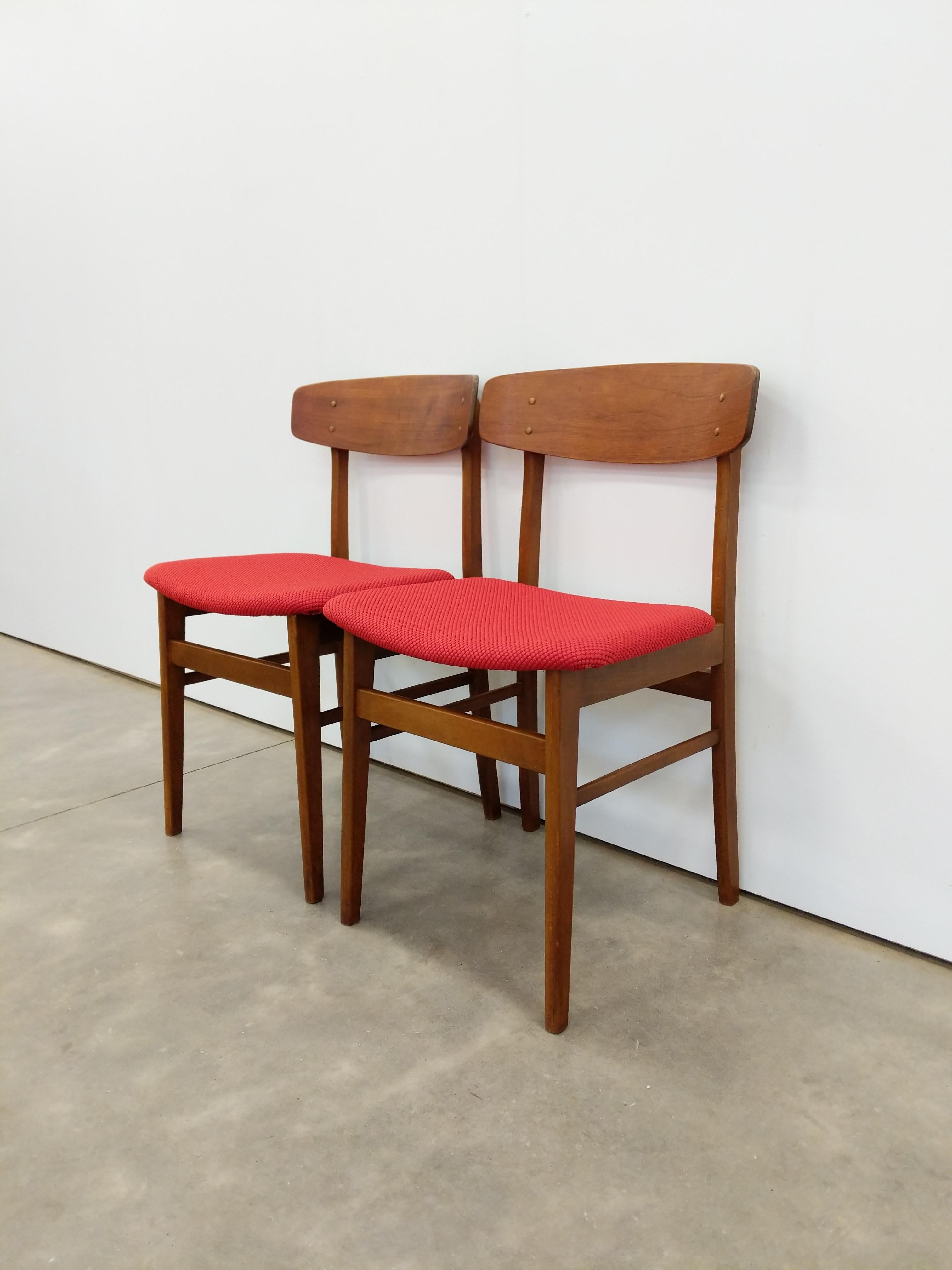 Pair of Vintage Danish Mid Century Modern Dining Chairs (20. Jahrhundert) im Angebot