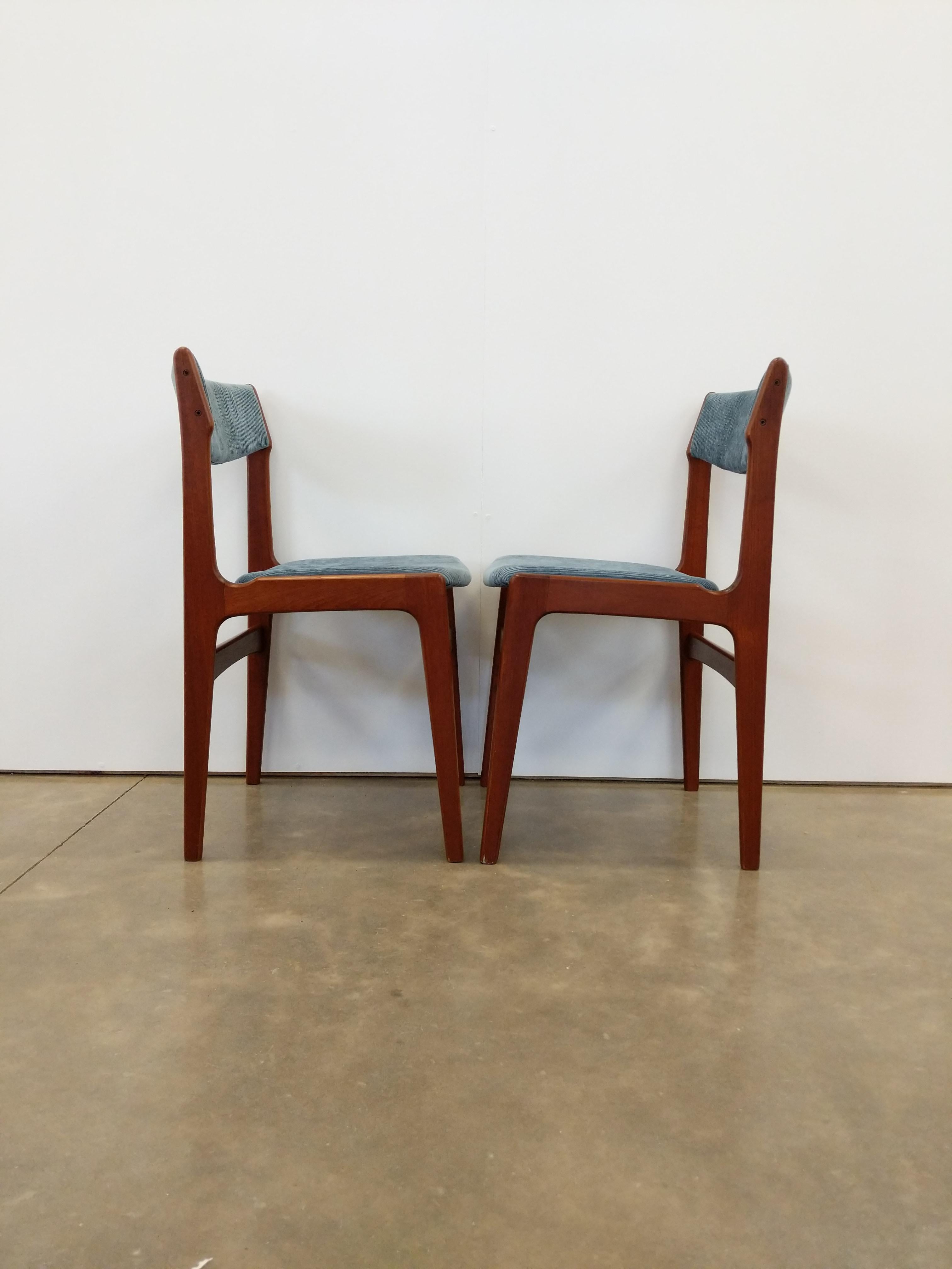 Pair of authentic vintage mid century Danish / Scandinavian Modern dining chair.

Designed by Erik Buch for Anderstrup Møbelfabrik.

This set is in excellent refurbished condition with brand new Knoll corduroy upholstery.

If you would like any