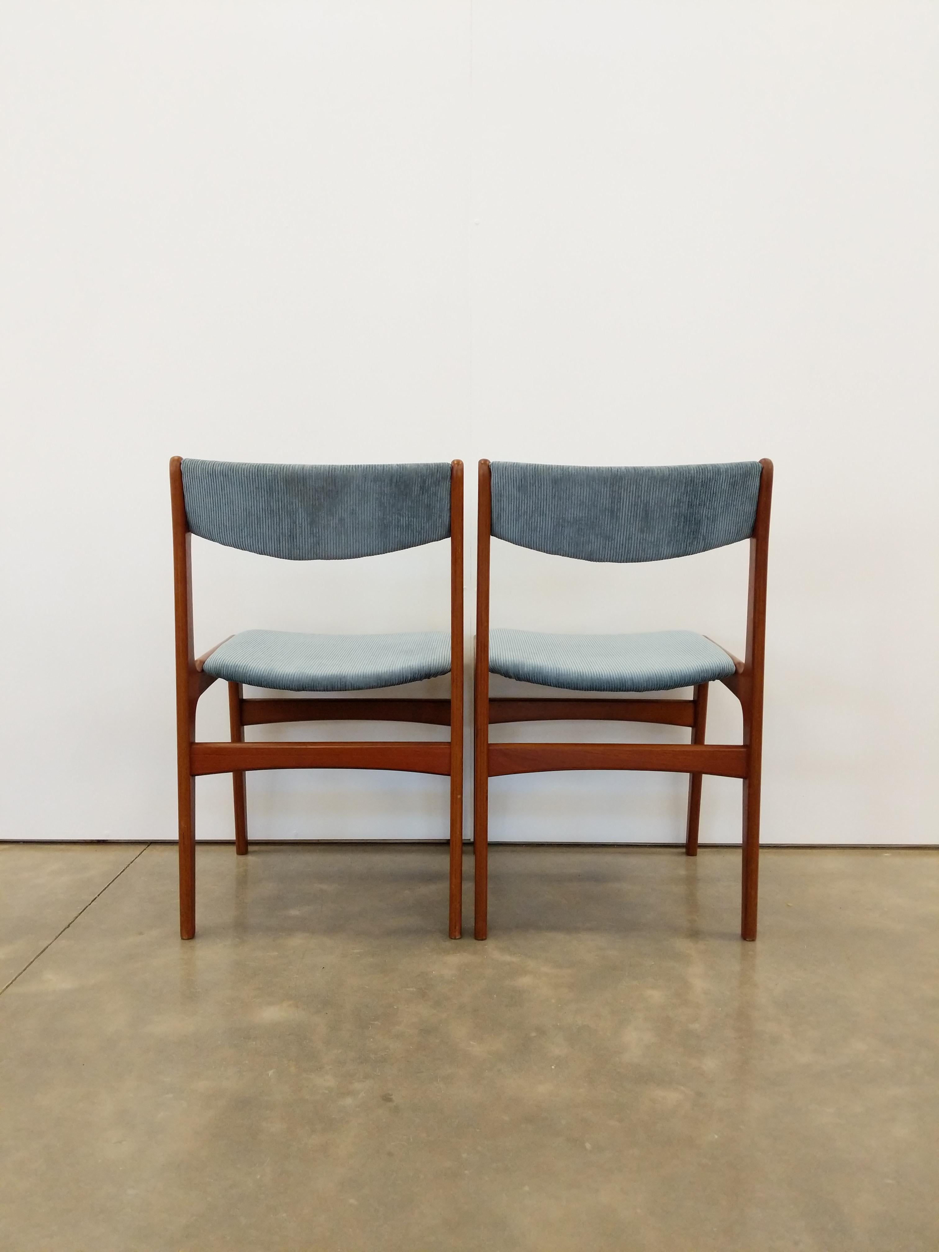 Scandinave moderne Paire de chaises de salle à manger danoises Erik Buch, mi-siècle moderne en vente