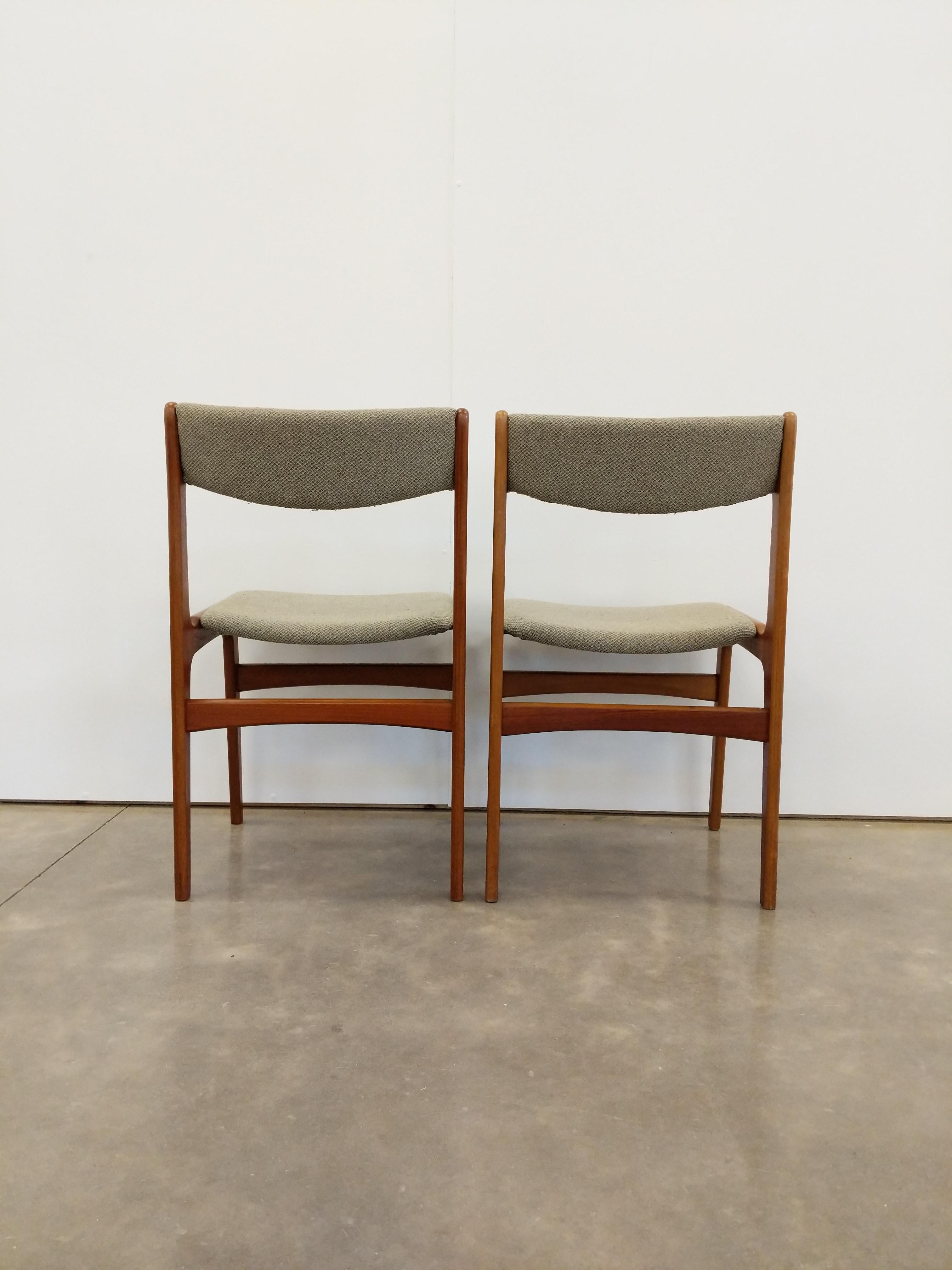 Scandinave moderne Paire de chaises de salle à manger danoises Erik Buch, mi-siècle moderne en vente