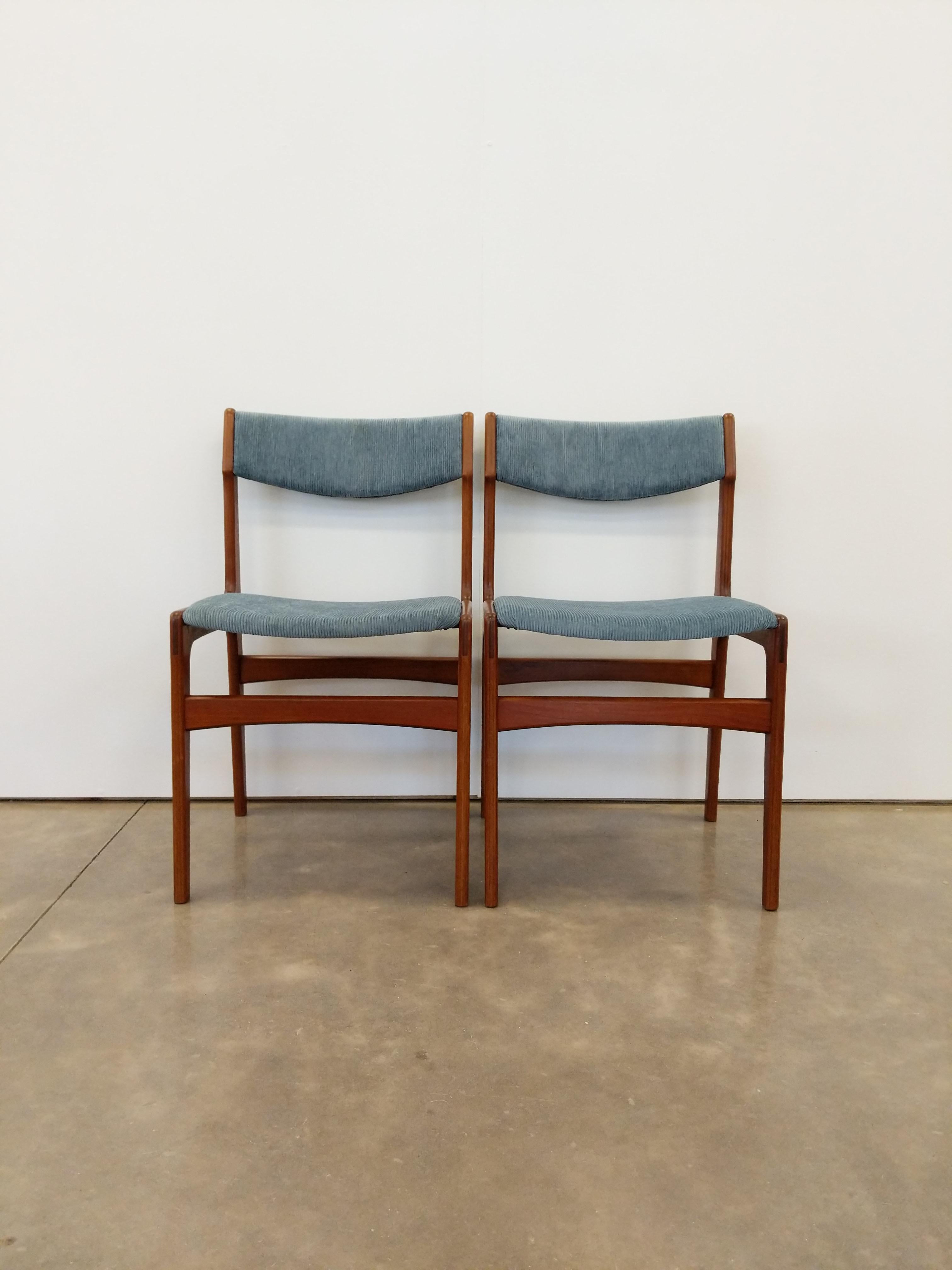 20th Century Pair of Vintage Danish Mid Century Modern Erik Buch Dining Chairs