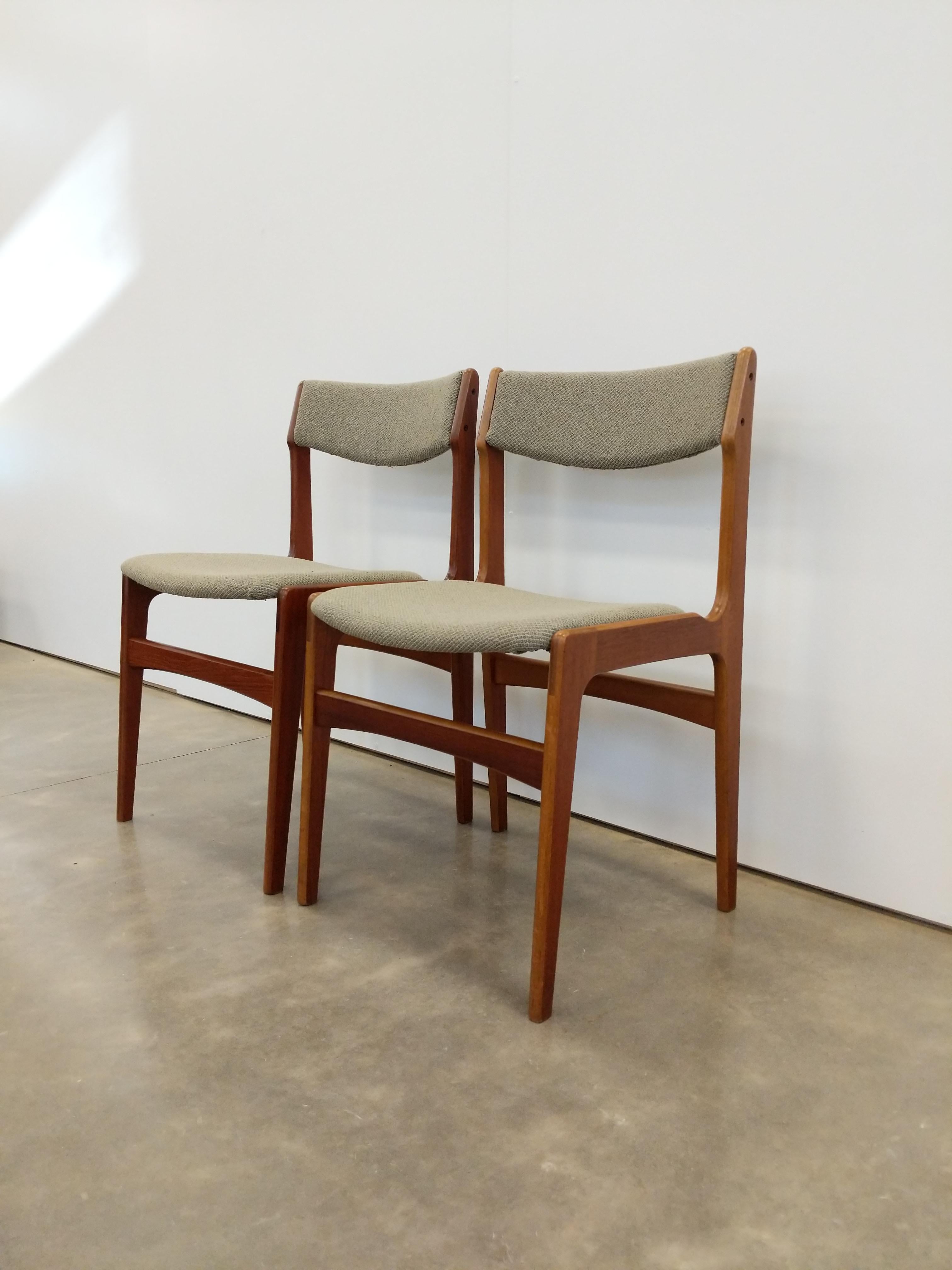 20th Century Pair of Vintage Danish Mid Century Modern Erik Buch Dining Chairs For Sale