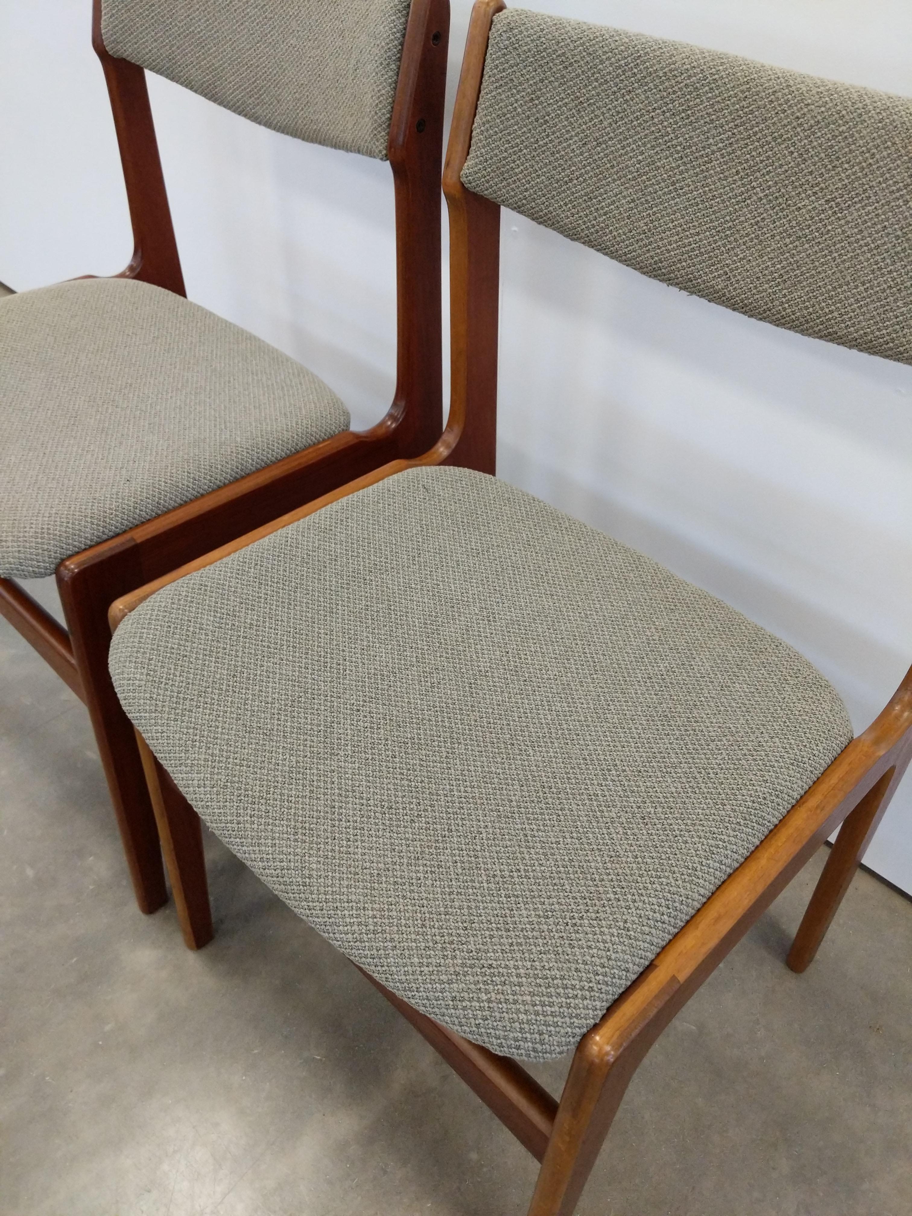 20ième siècle Paire de chaises de salle à manger danoises Erik Buch, mi-siècle moderne en vente