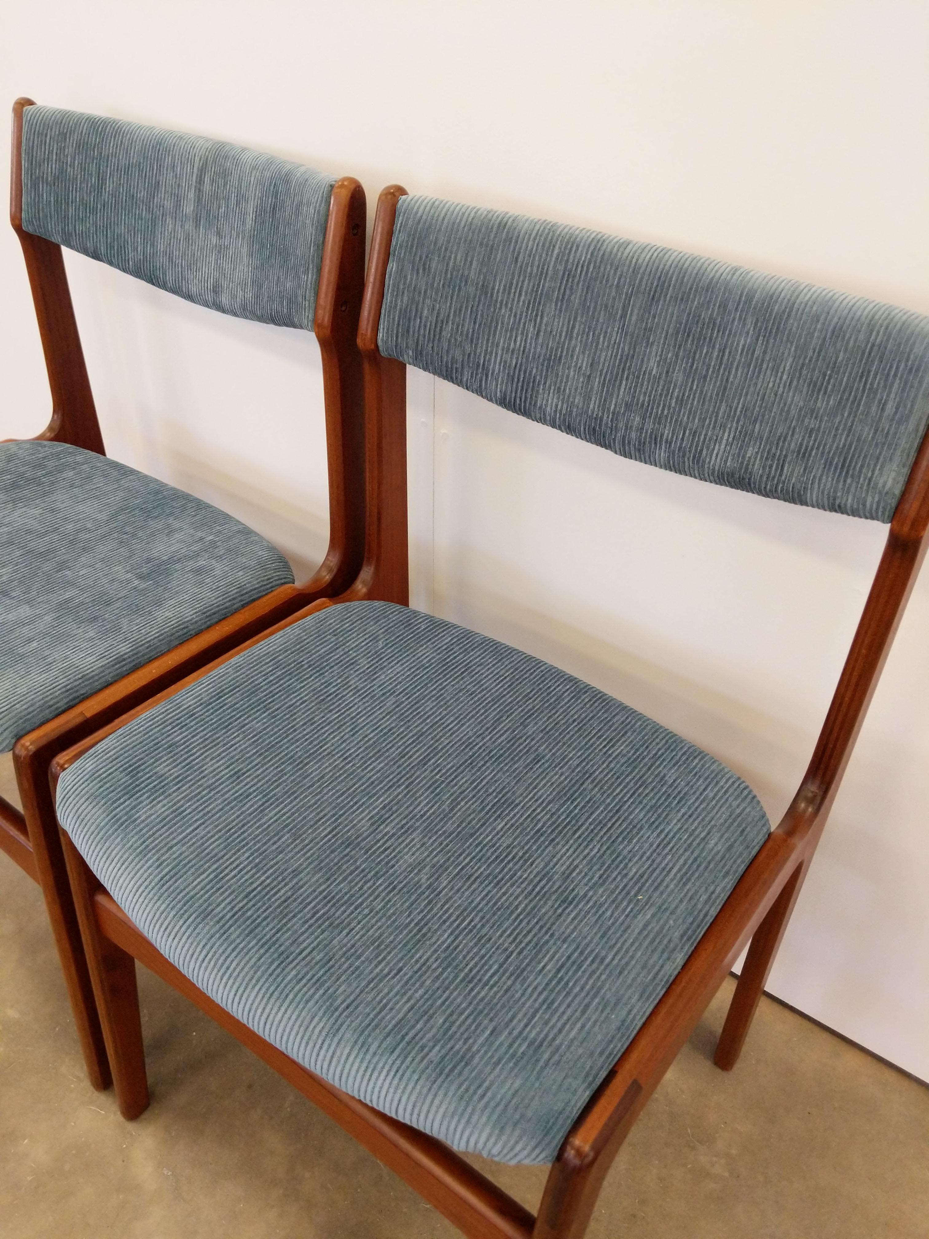 Teck Paire de chaises de salle à manger danoises Erik Buch, mi-siècle moderne en vente