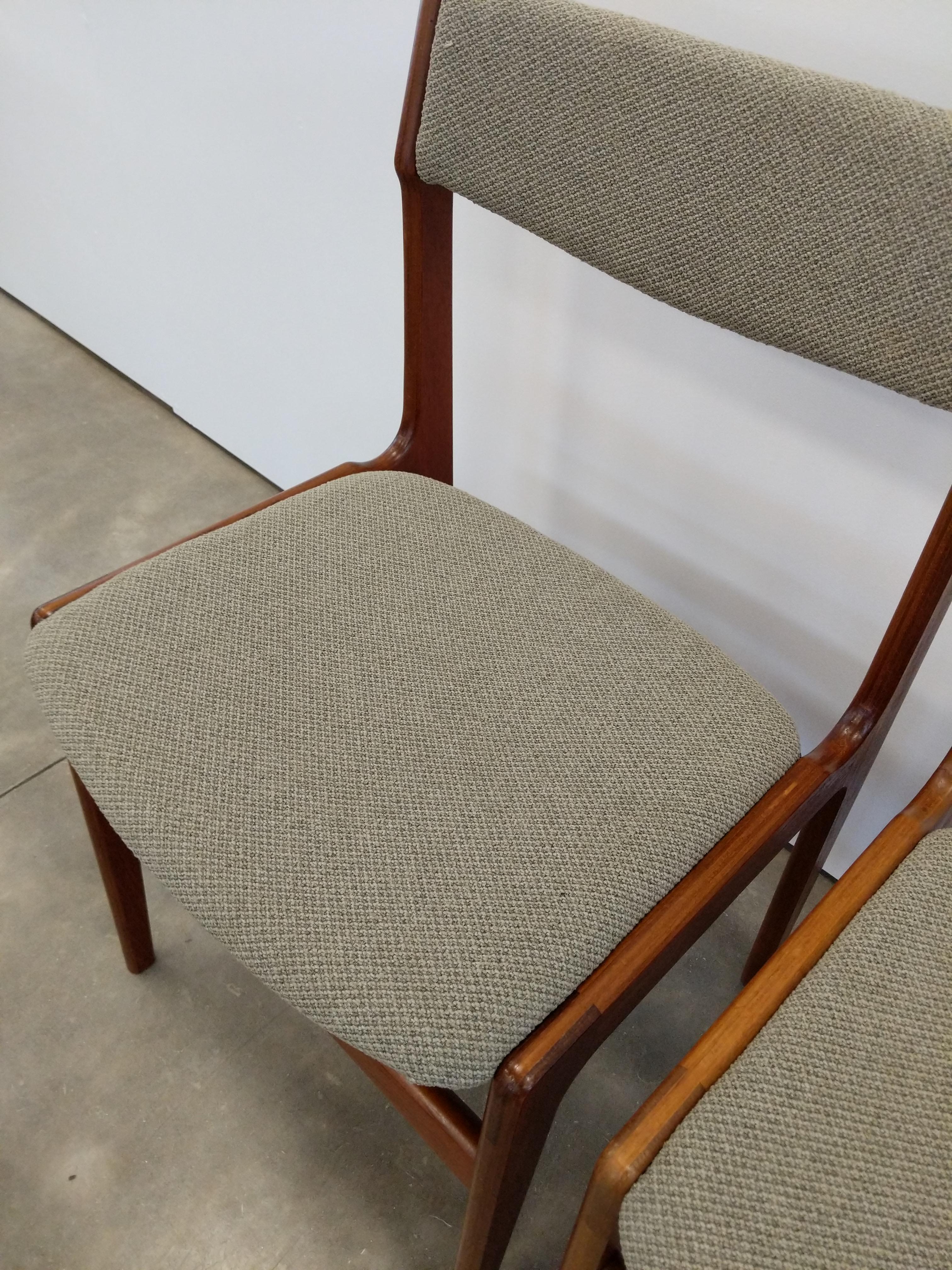 Pair of Vintage Danish Mid Century Modern Erik Buch Dining Chairs For Sale 1