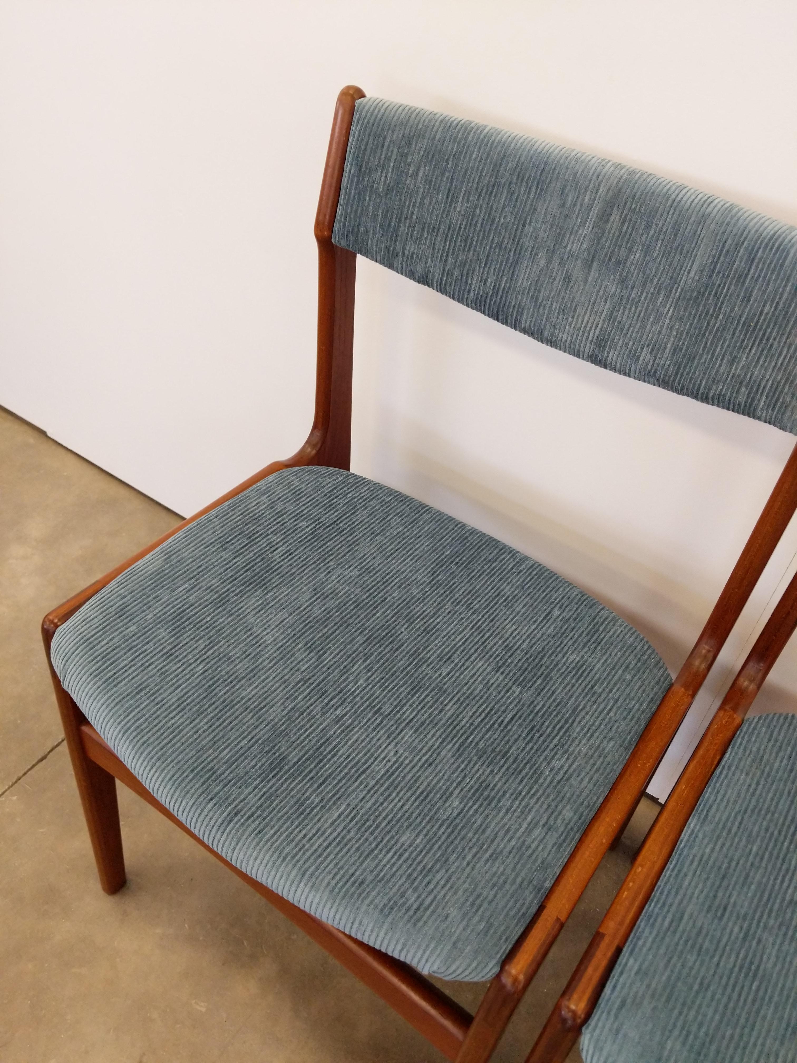 Pair of Vintage Danish Mid Century Modern Erik Buch Dining Chairs For Sale 2