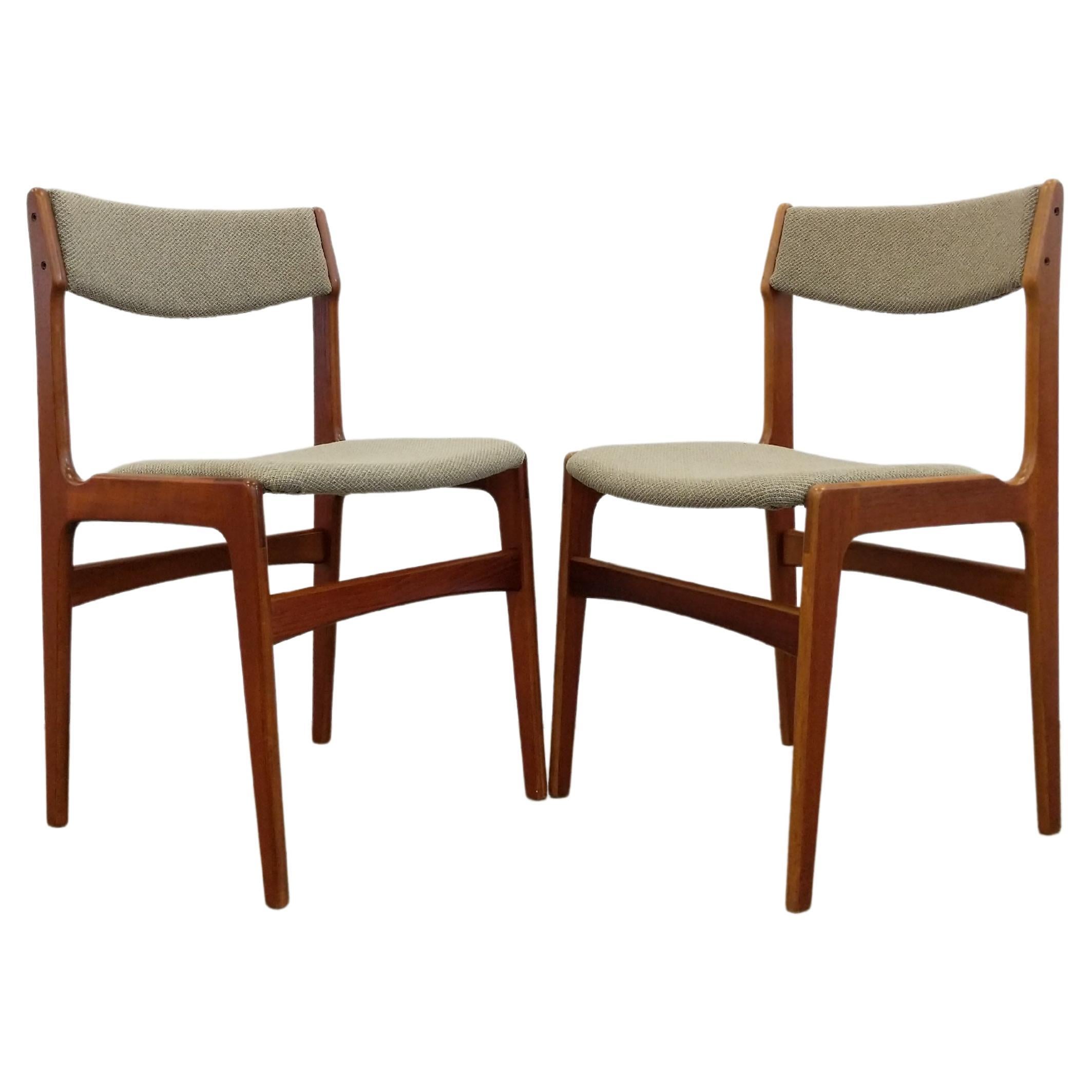 Pair of Vintage Danish Mid Century Modern Erik Buch Dining Chairs For Sale