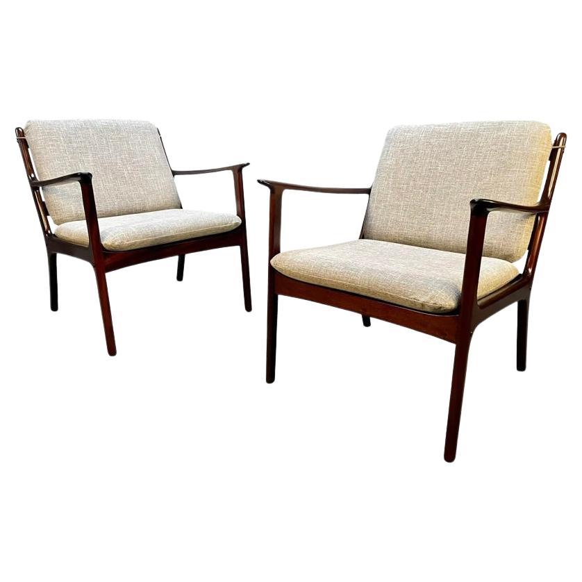 Pair of Vintage Danish Mid-Century Modern Lounge Chair "Pj112" by Ole Wanscher For Sale